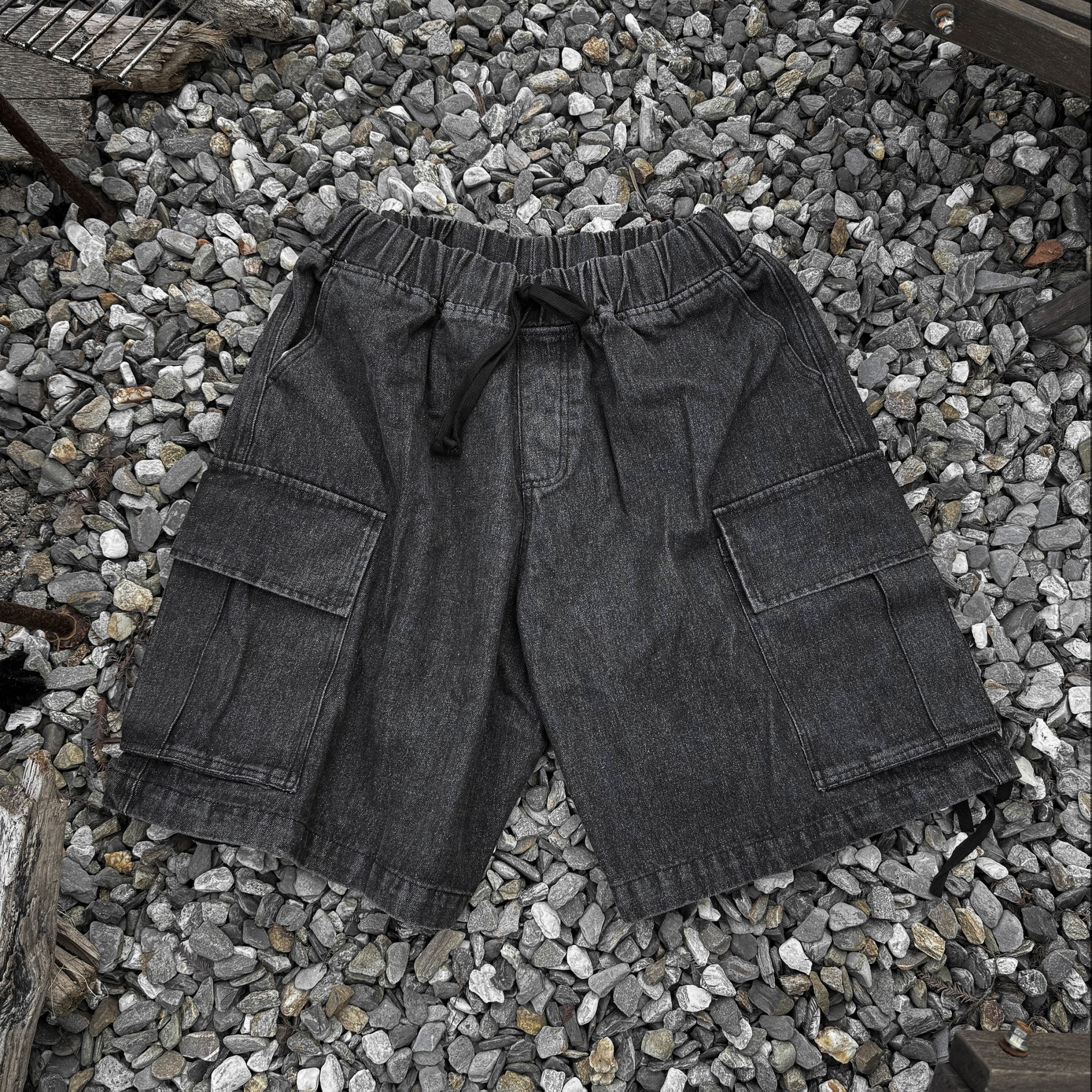 T+CC 大口袋寬版拉繩牛仔短褲 68772