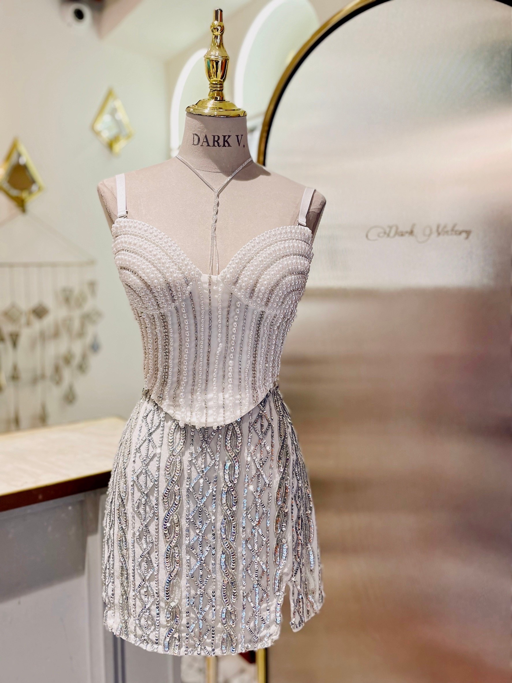 Luxury Silver 繡縫珠亮片短裙