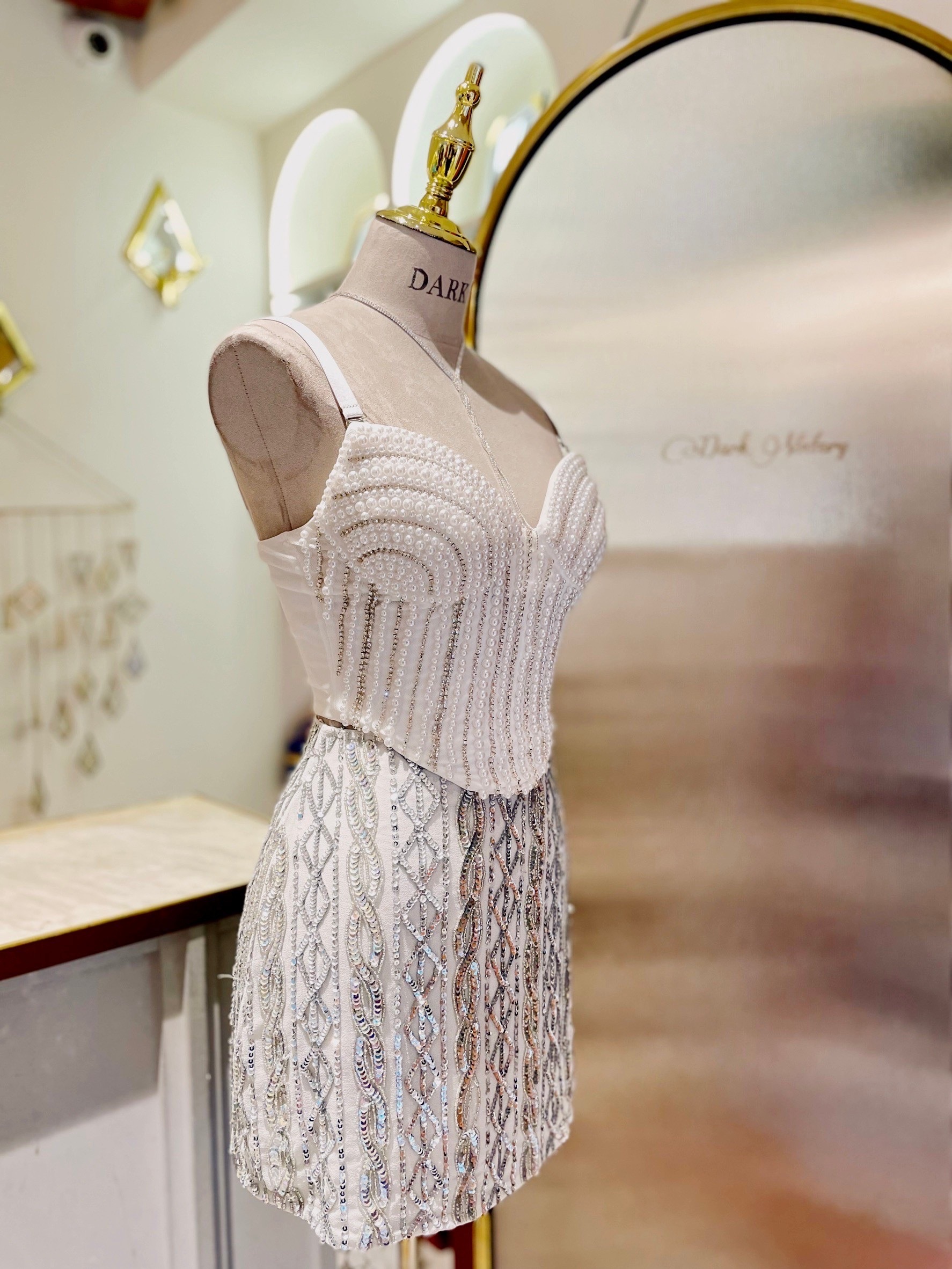 Luxury Silver 繡縫珠亮片短裙