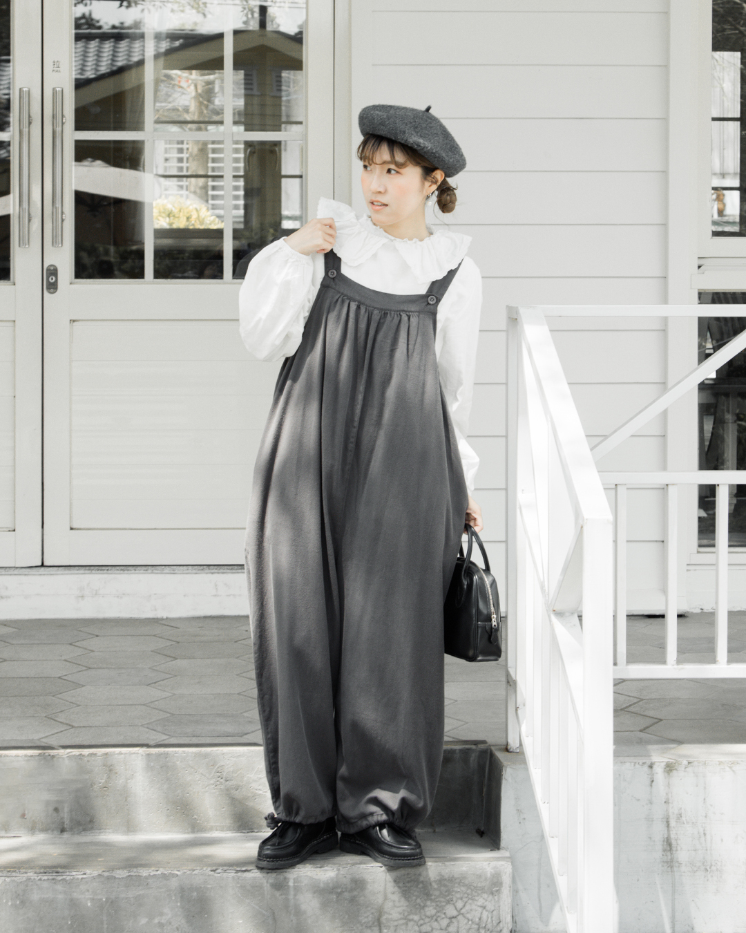 蕾絲邊娃領上衣