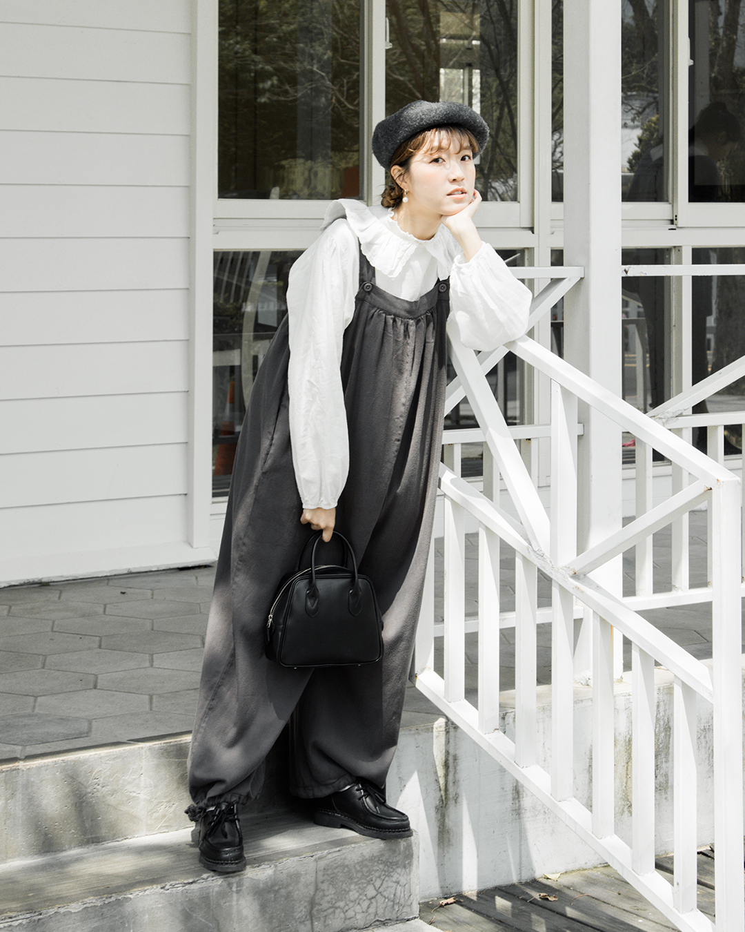 蕾絲邊娃領上衣