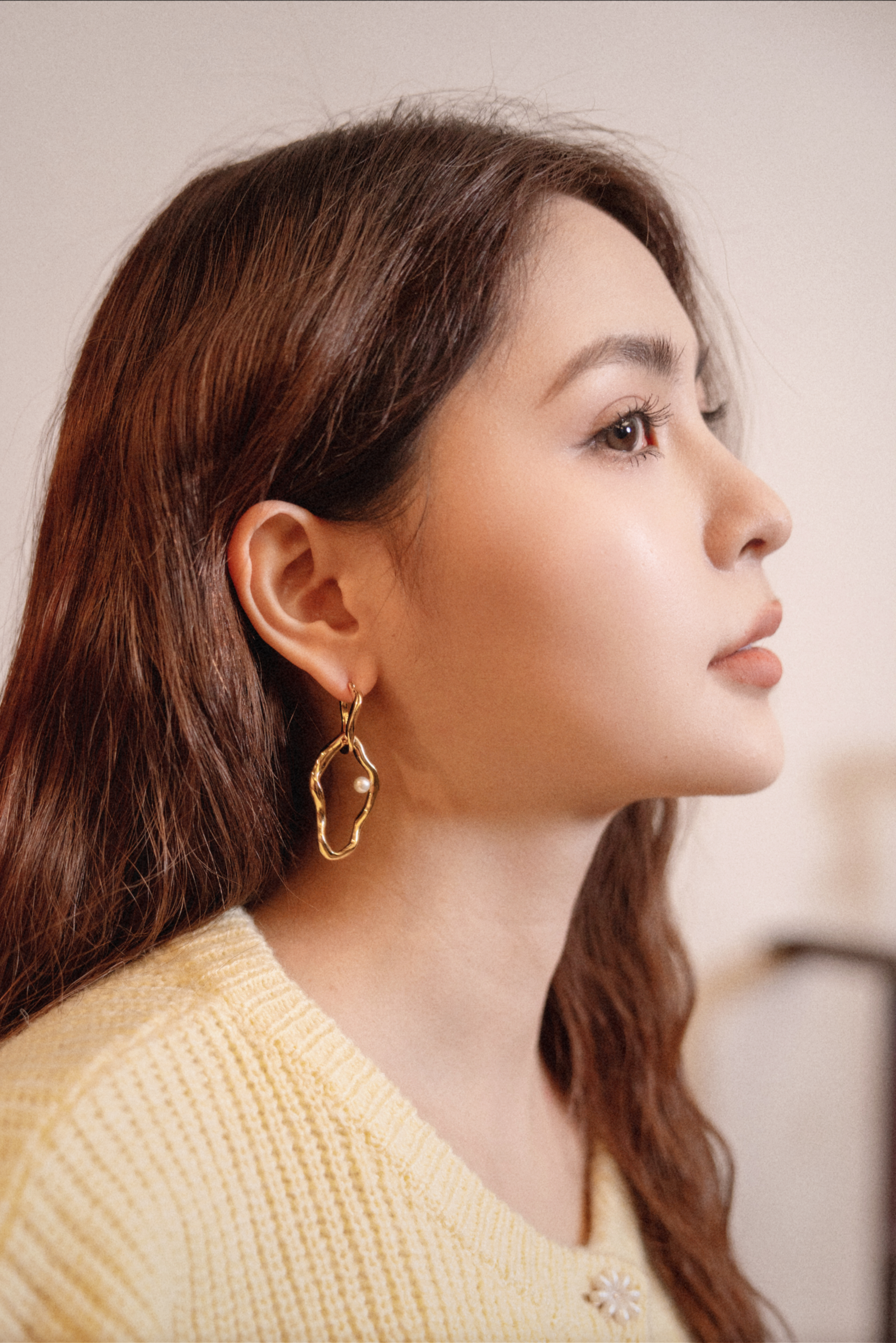 Melt · 鏤空流線珍珠耳環（金色）