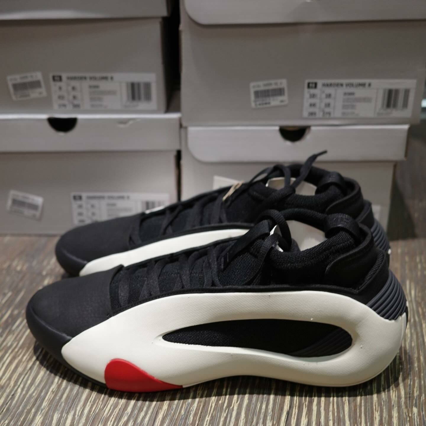 adidas harden volume 8 哈登 8代 白黑紅 現貨到 IE2695