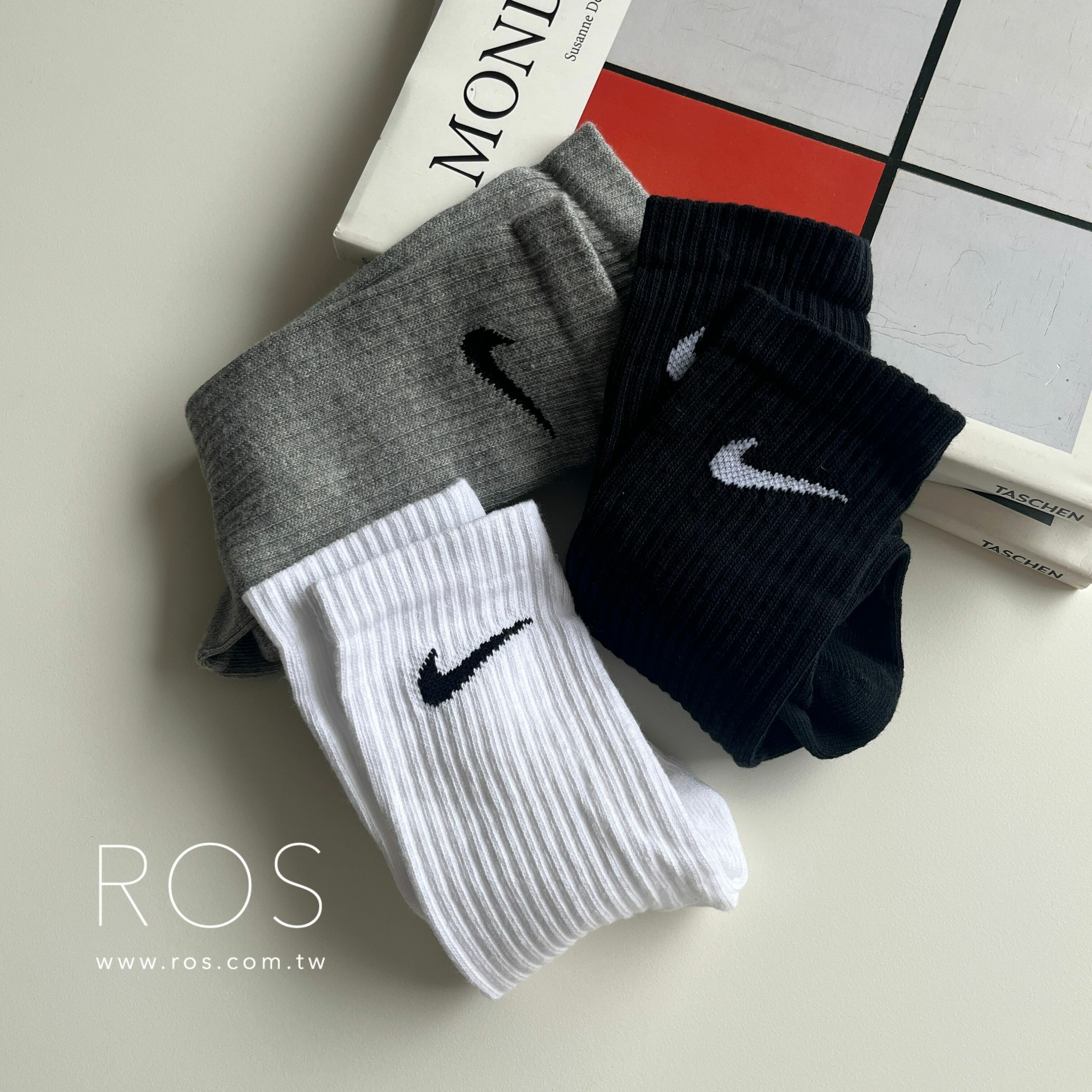 Nike 三色小勾中筒襪