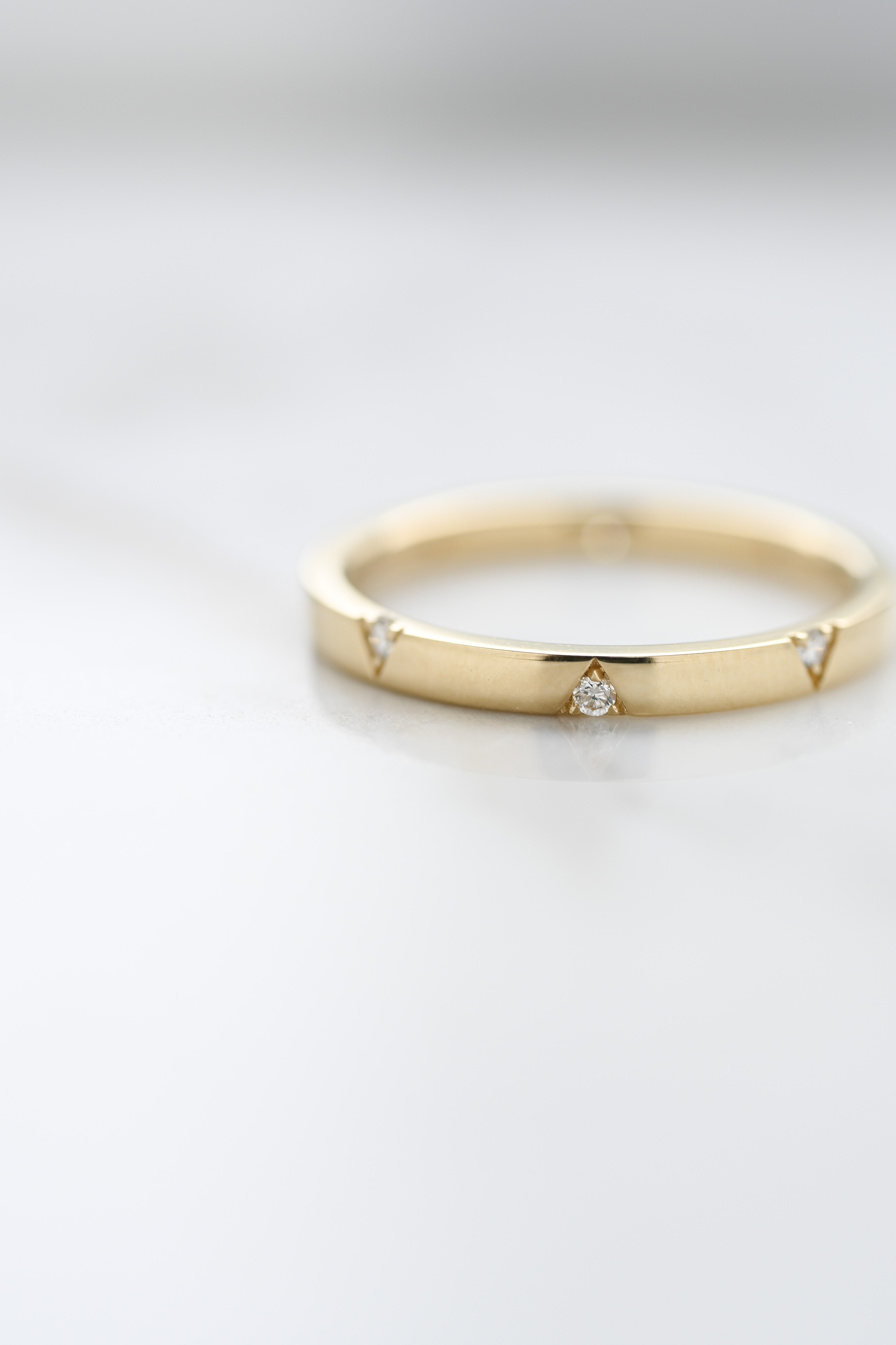 18K Triángulo Full Band Diamond Ring