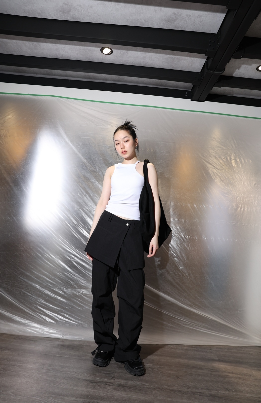 肩帶不規則bra top-白