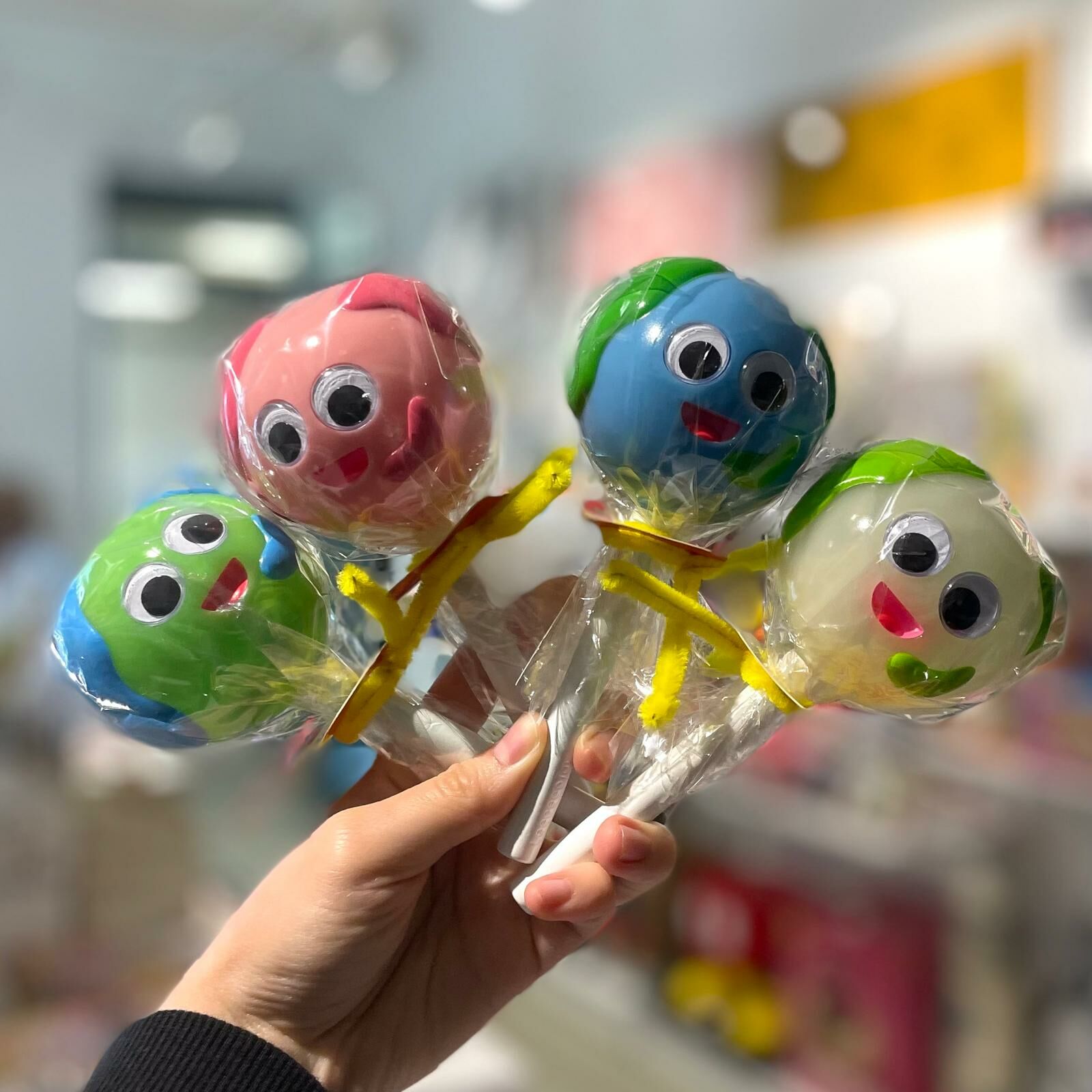 地球珍寶珠  EARTHLY POP KEYCHAIN (LeeeeeeToy)