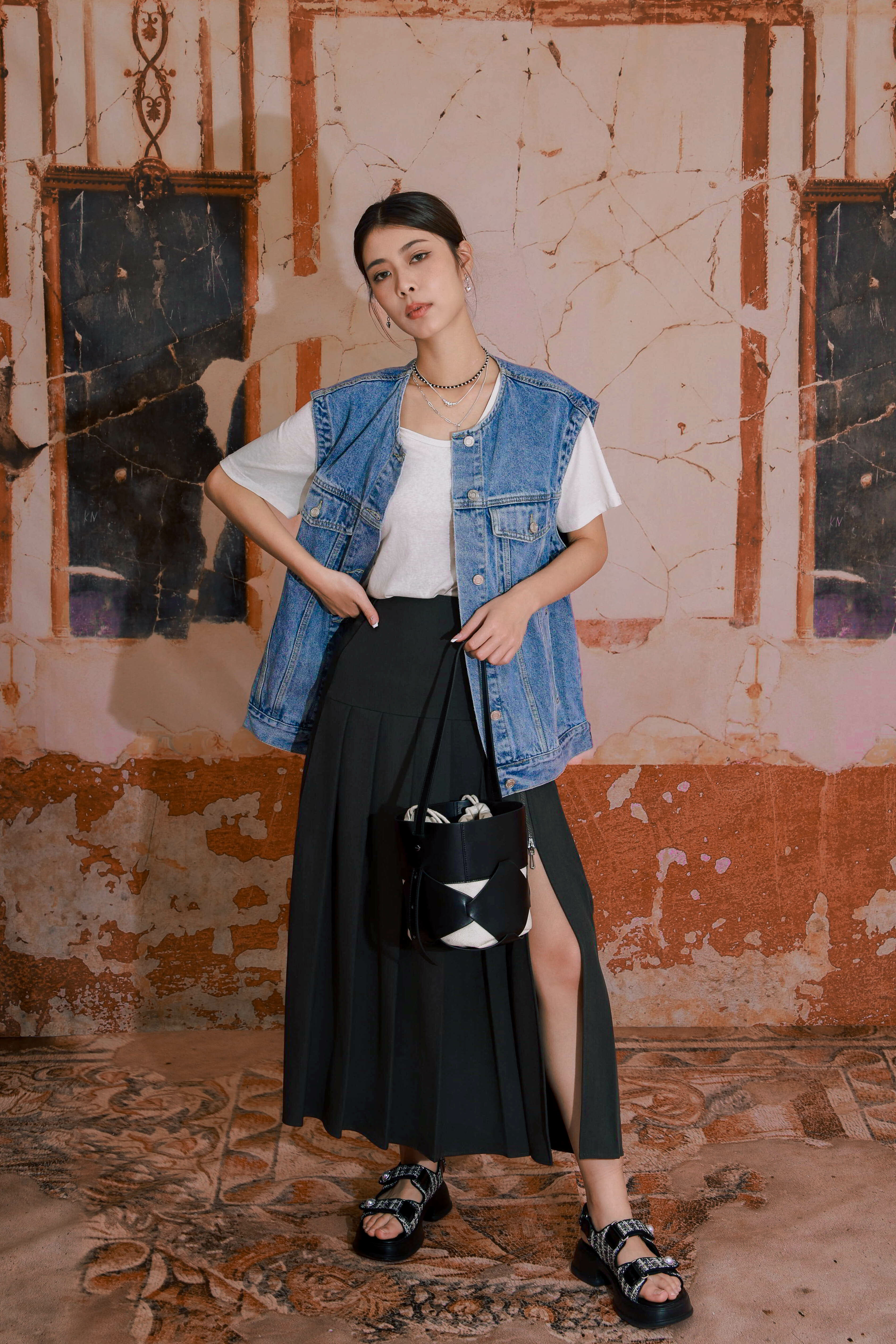 造型 821（背心＋Tee＋半截裙）