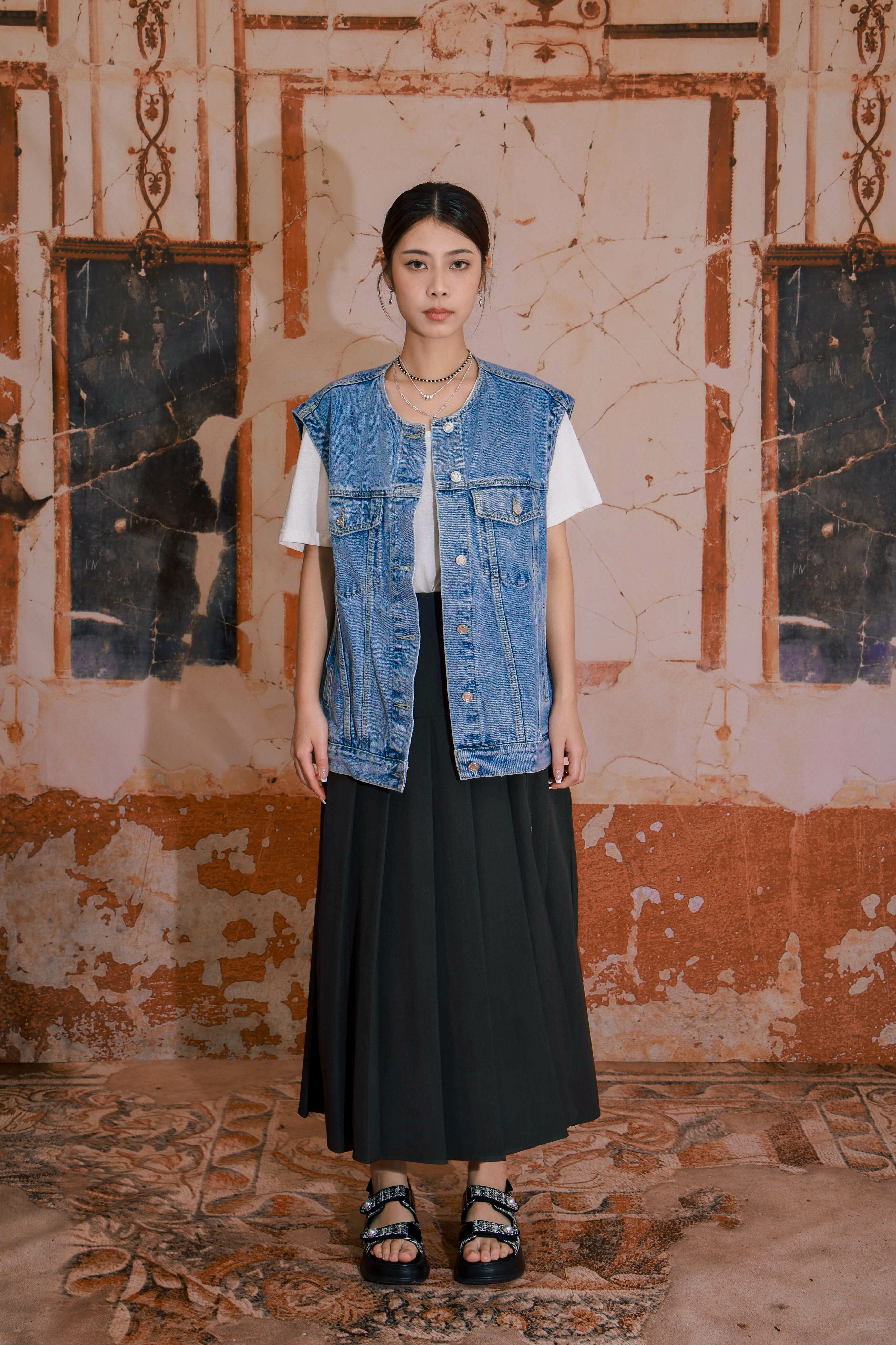 造型 821（背心＋Tee＋半截裙）