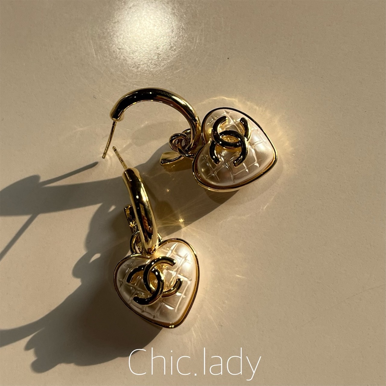 Earrings | 菱格紋愛心小香耳環