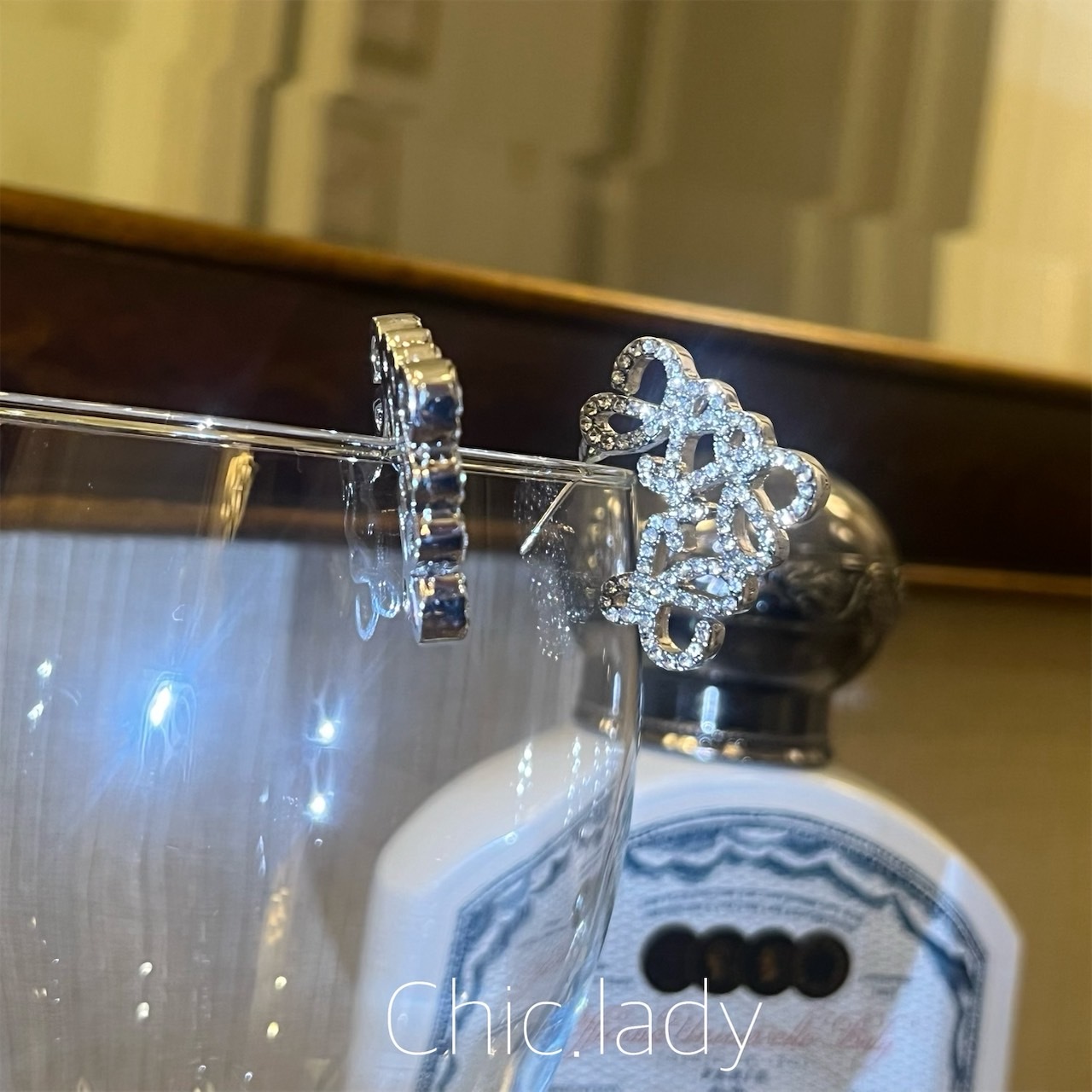 Earrings | 亮鑽花磚