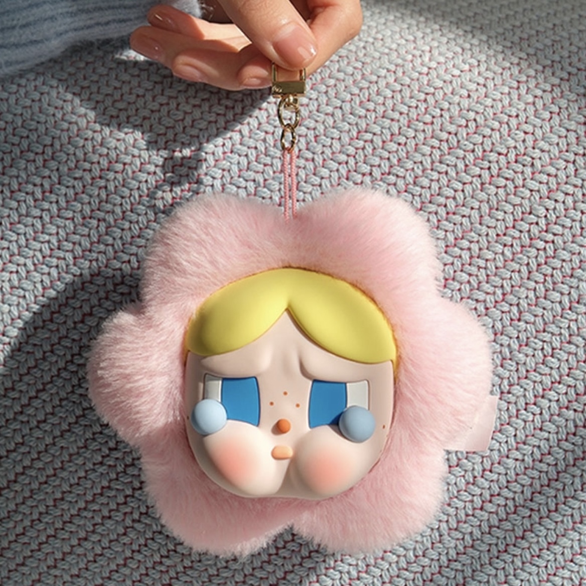 代購/POP MART CRYBABY 悲傷俱樂部  泡泡瑪特 哭哭寶貝小花 硅膠絨毛 耳機包 /預購