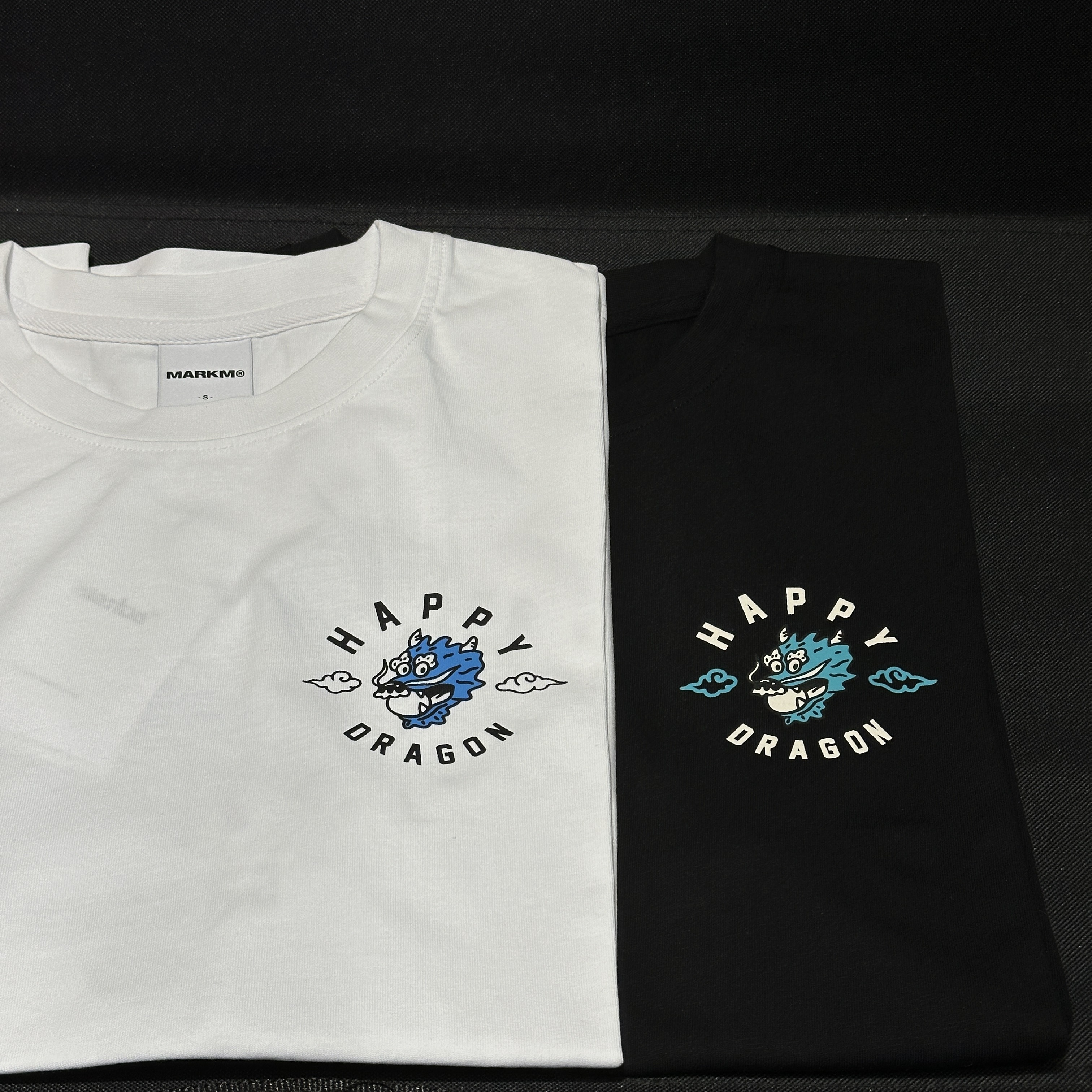 【現貨零碼折扣】MARKM happy Dragon 背後大龍短Ｔ