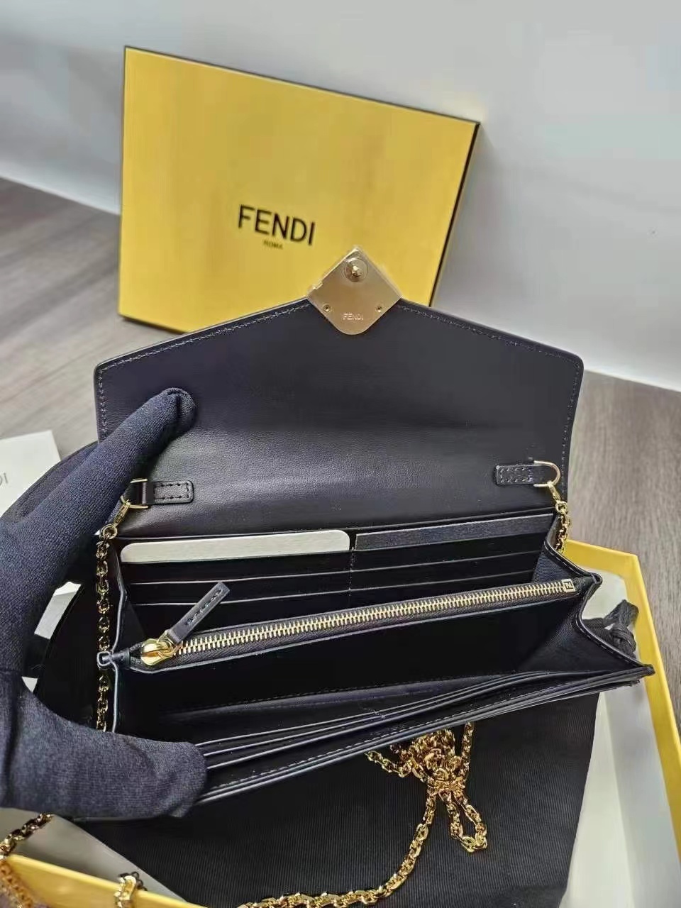 Fendi 斜孭鏈條 -M