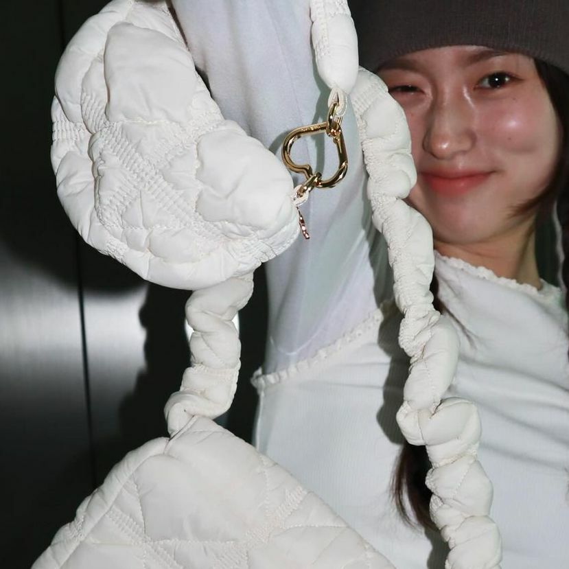 韓國限定🇰🇷 CARLYN SOFT TEENY BAG CHARM 雲朵包 耳機包 零錢包 吊飾 愛心釦 多色 / 預購