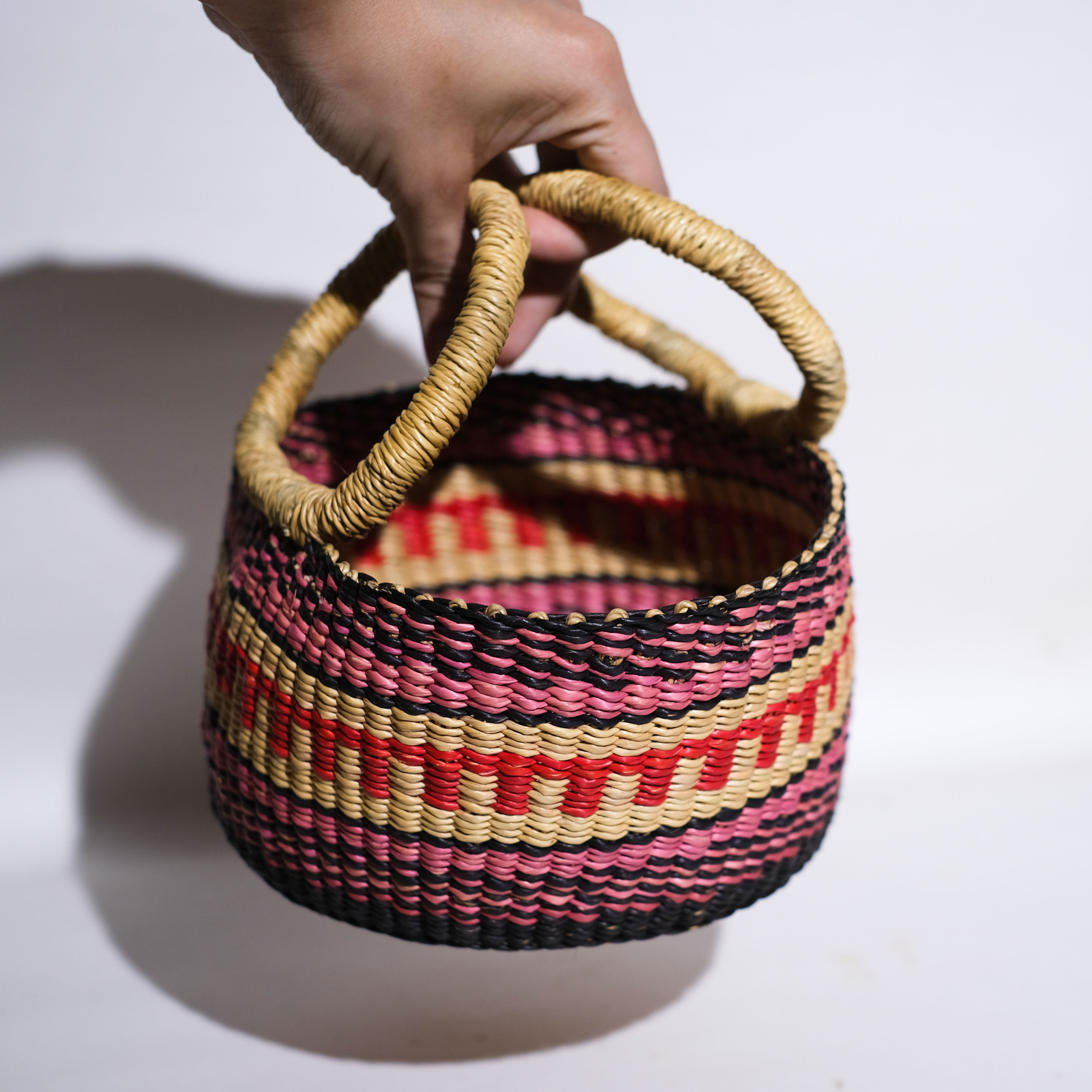 象草編織提籃｜虹彩 - 小｜迦納