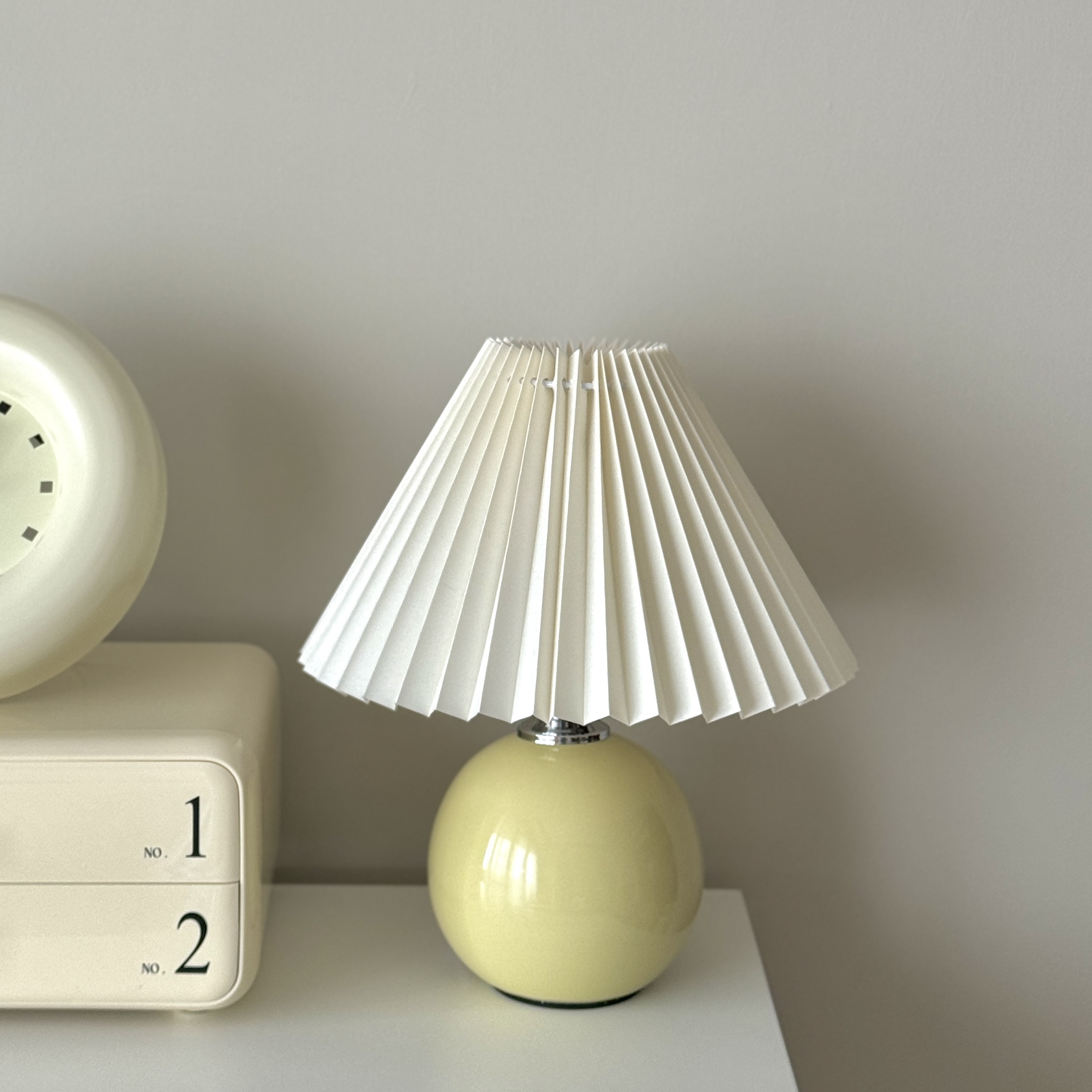 奶白陶瓷圓球百褶小夜燈