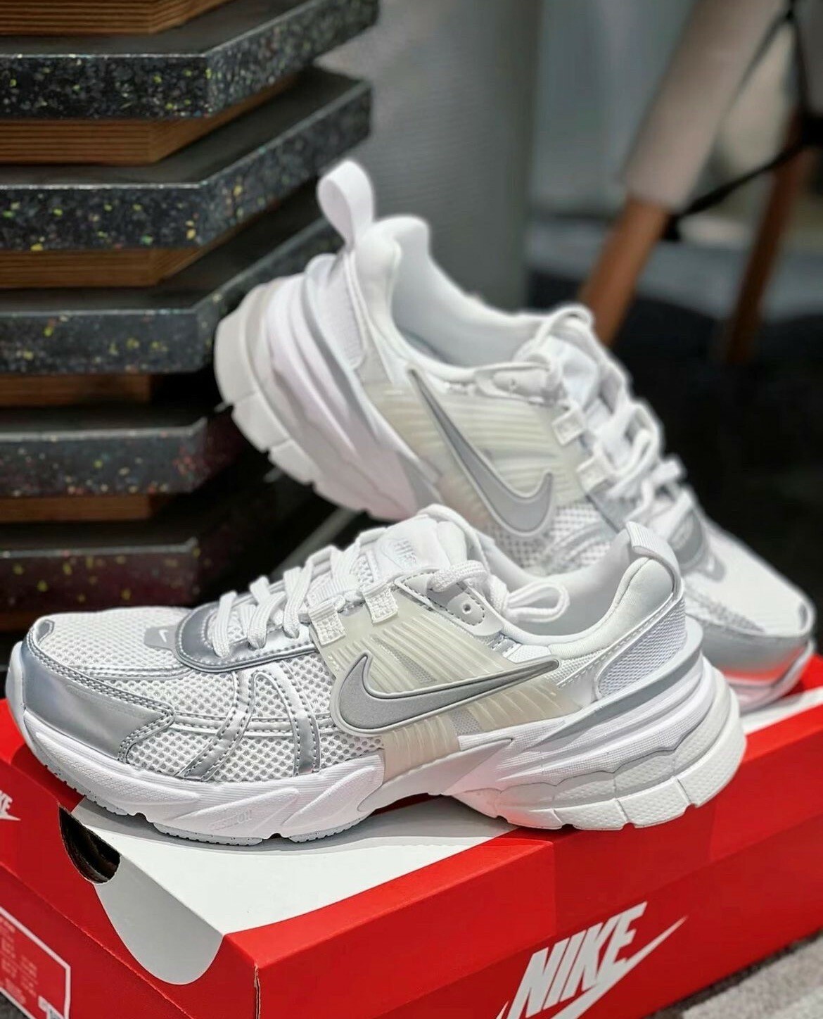 【逢甲FUZZY】W Nike V2K Run 白銀 FD0736-104