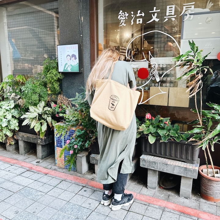 TRAVEL & COFFEE 拿鐵色 托特包｜WHOSMiNG