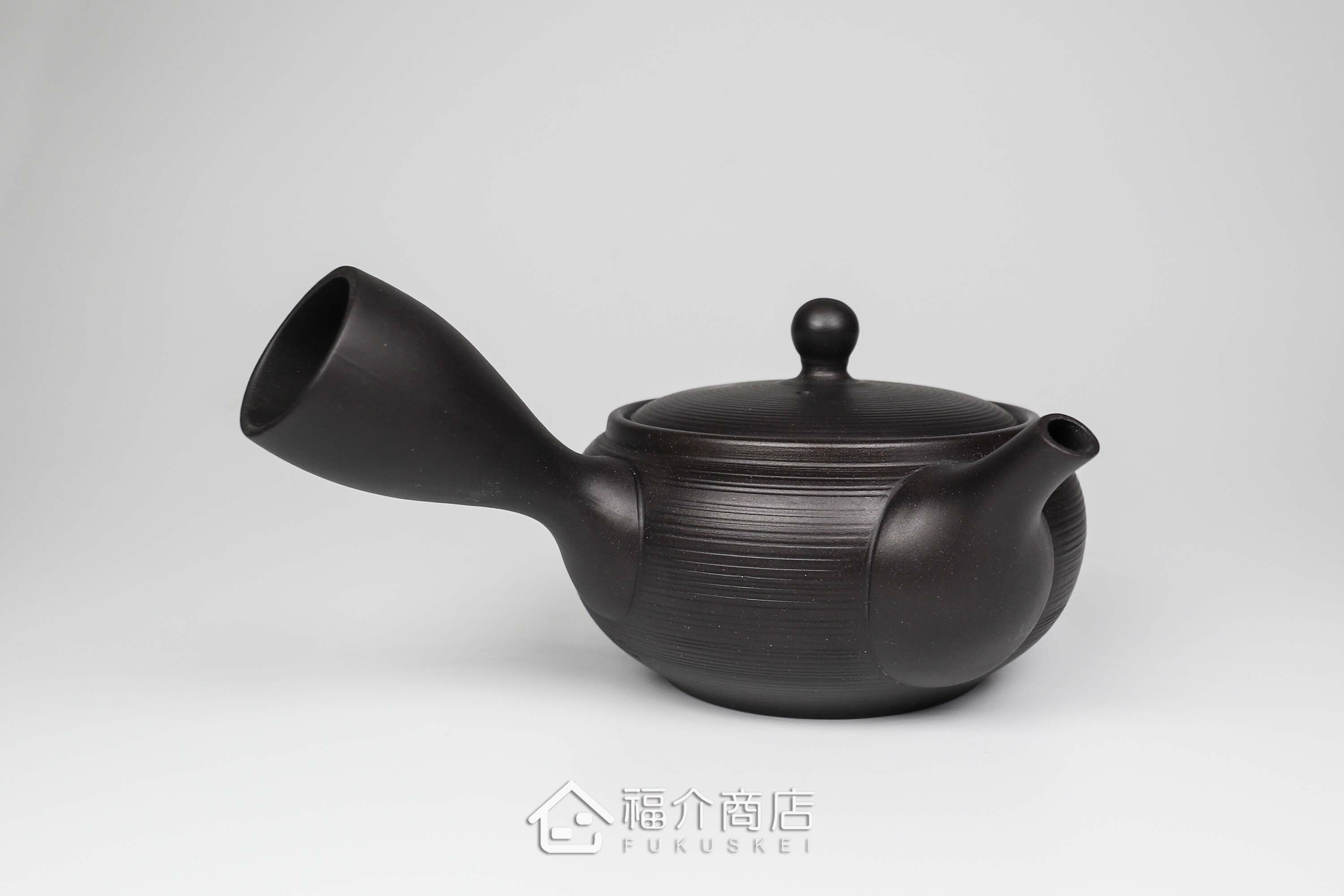 泡茶用的日本陶瓷茶壺