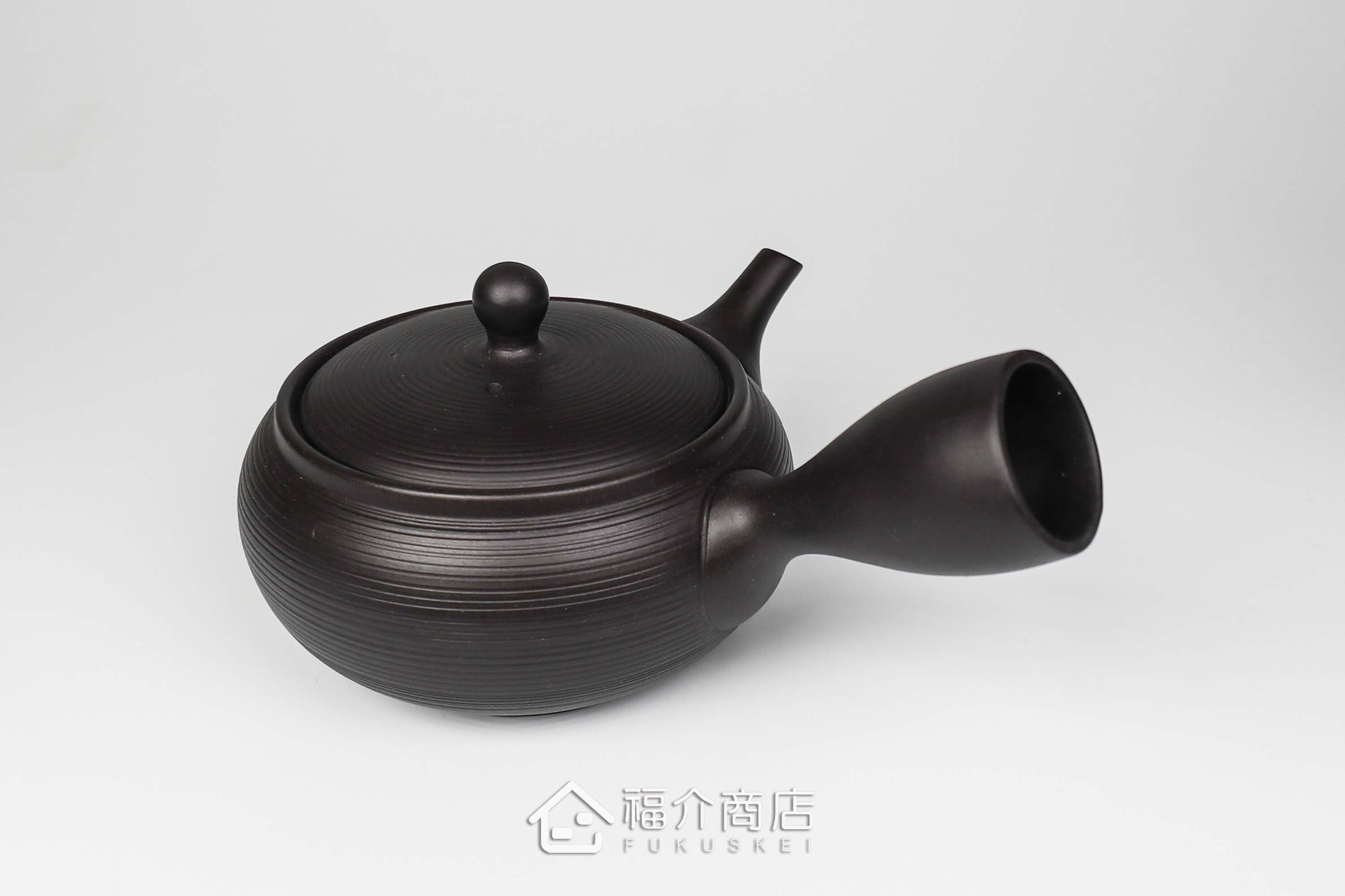 泡茶用的日本陶瓷茶壺