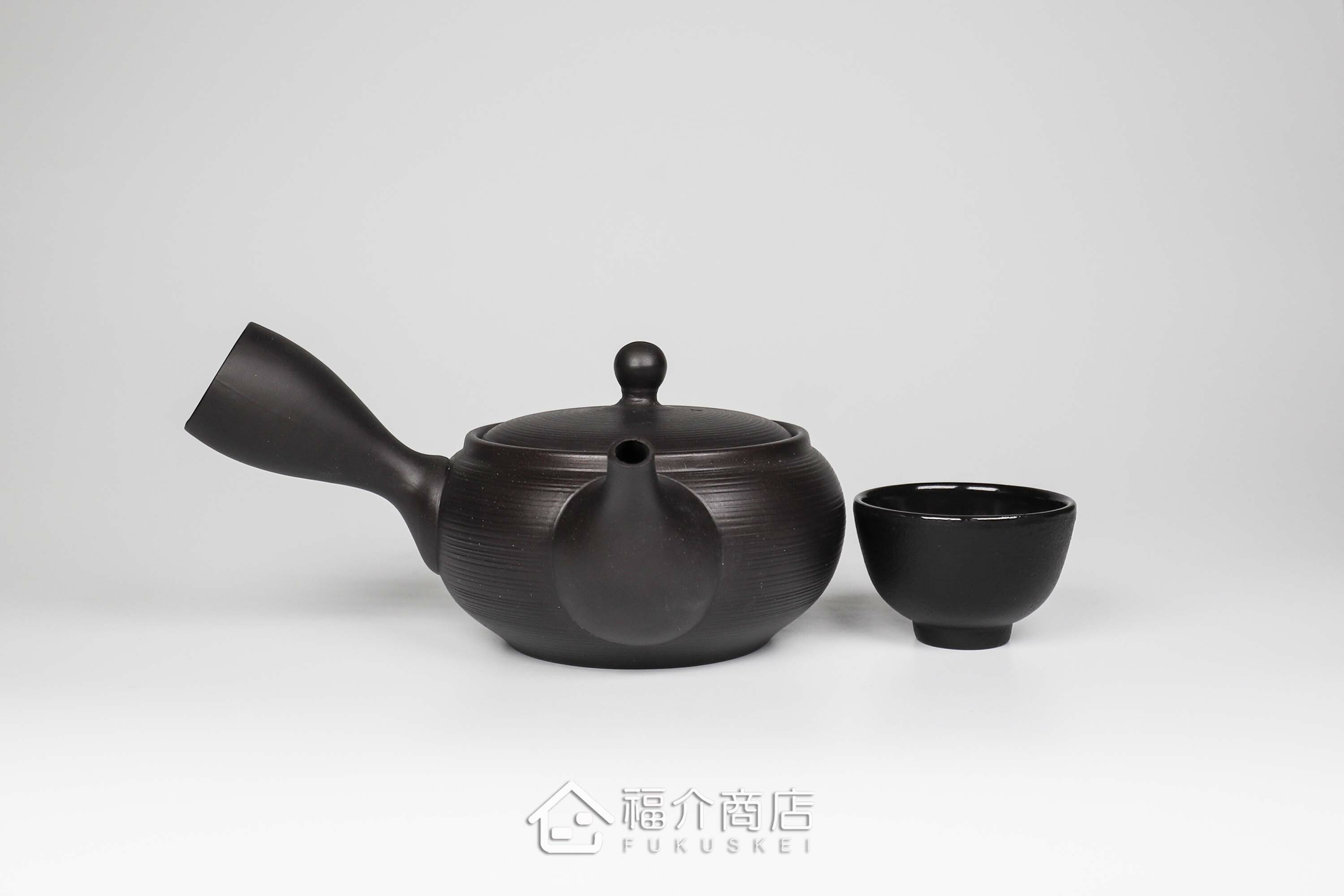 泡茶用的日本陶瓷茶壺