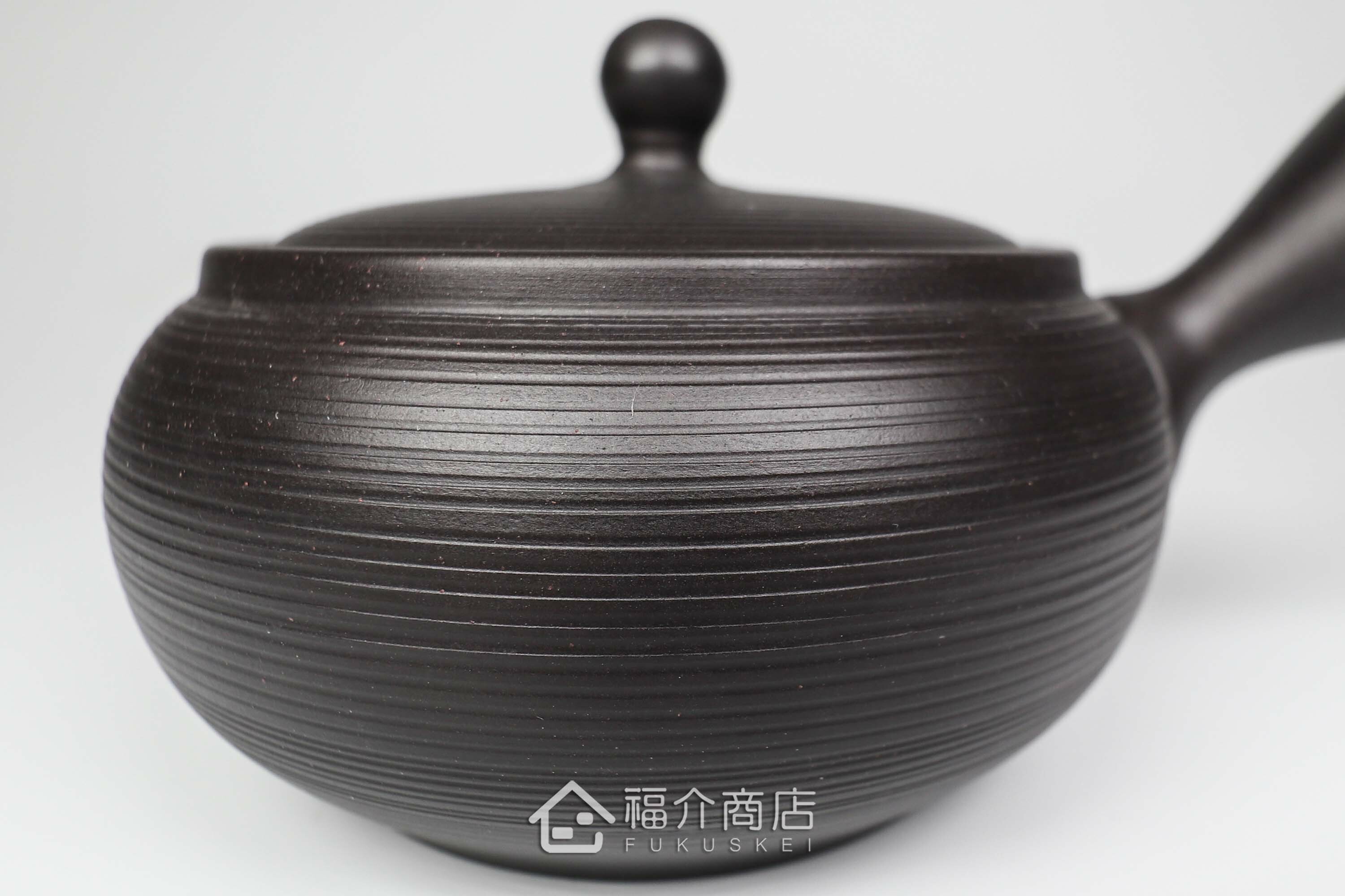 泡茶用的日本陶瓷茶壺