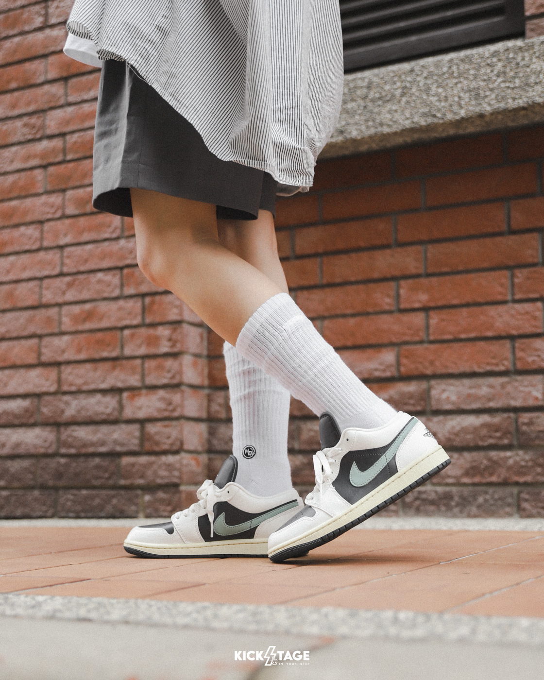 男女鞋 NIKE W AIR JORDAN 1 JADE SMOKE 翡翠 黑綠 小倒勾  低筒 休閒鞋【DC0774-001】AJ1