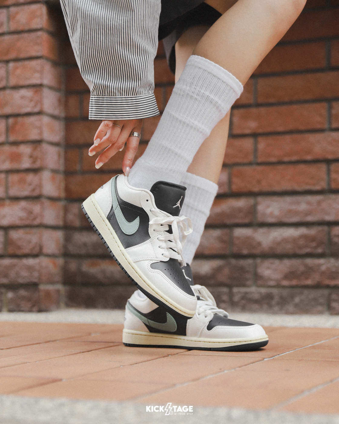 女鞋NIKE W AIR JORDAN 1 JADE SMOKE 翡翠白煙低筒休閒鞋【DC0774-00