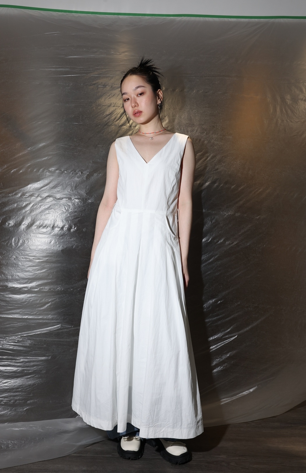 【瑕疵】高質感V領背心長洋裝-白