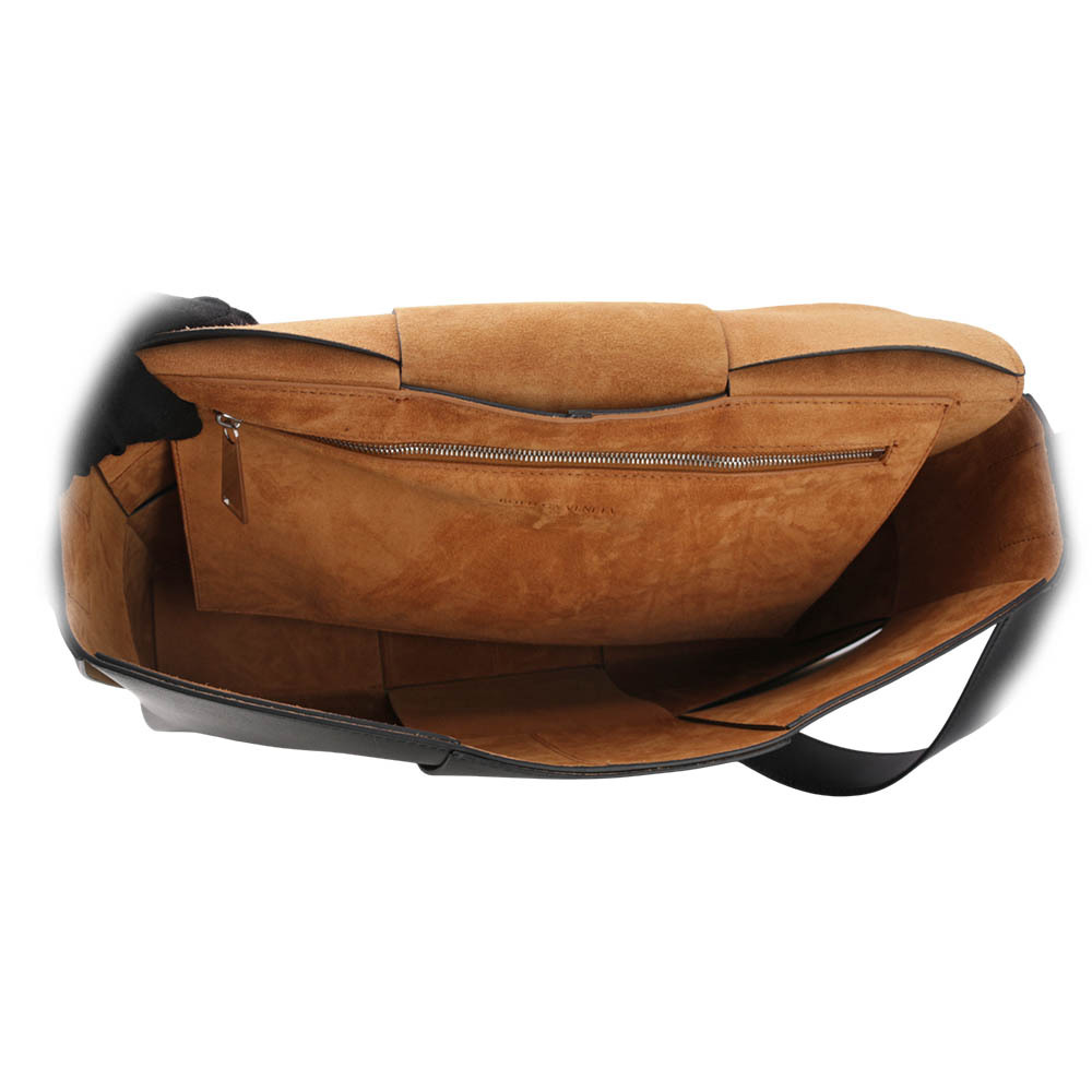 【BOTTEGA VENETA】Arco 小牛皮六格編織大款斜背包(黑色) 618793 VB1K0 1229