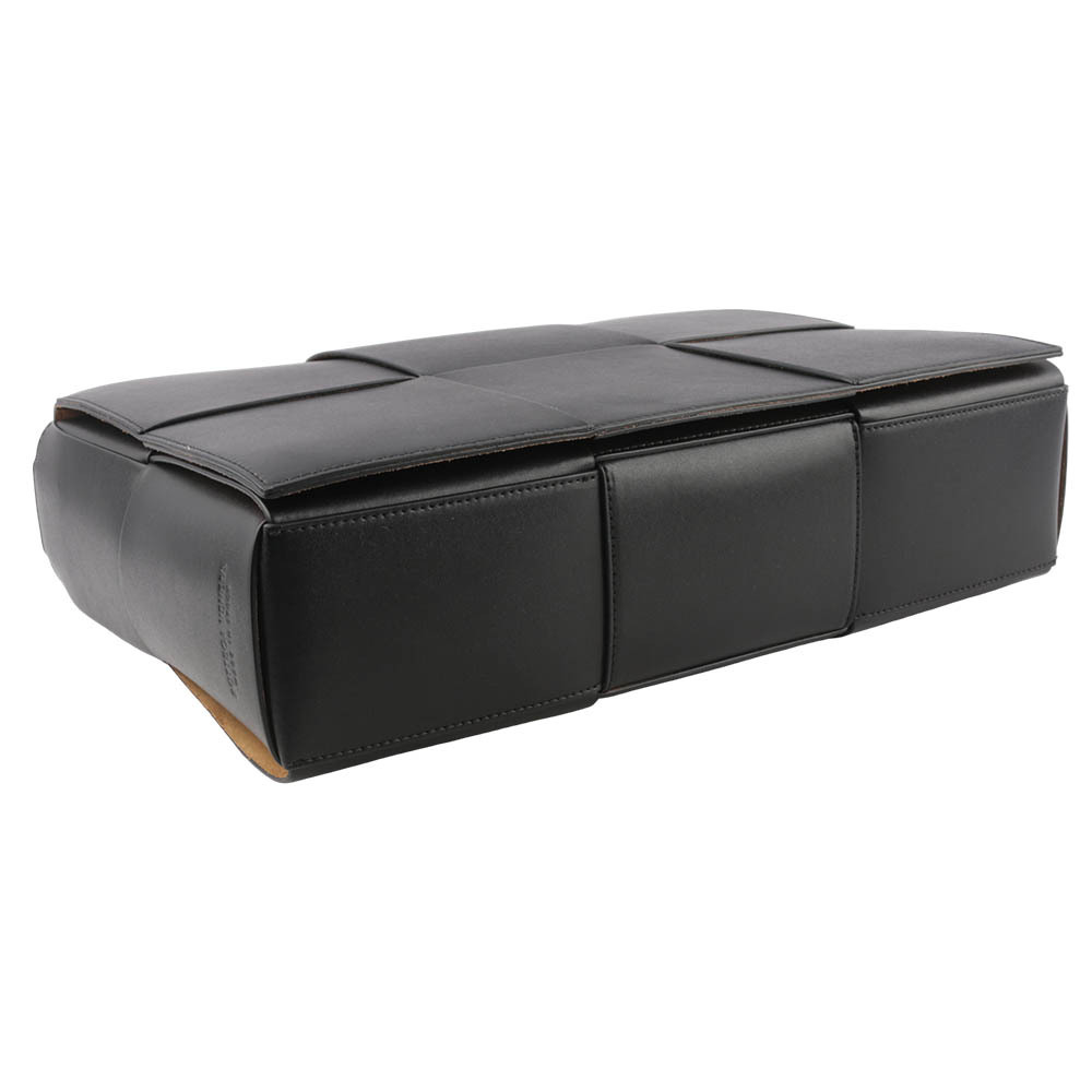 【BOTTEGA VENETA】Arco 小牛皮六格編織大款斜背包(黑色) 618793 VB1K0 1229