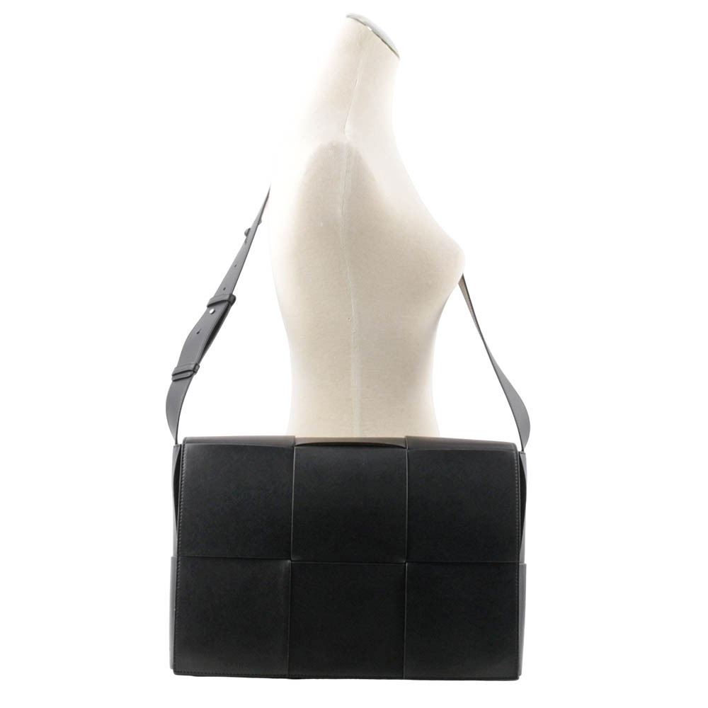 【BOTTEGA VENETA】Arco 小牛皮六格編織大款斜背包(黑色) 618793 VB1K0 1229