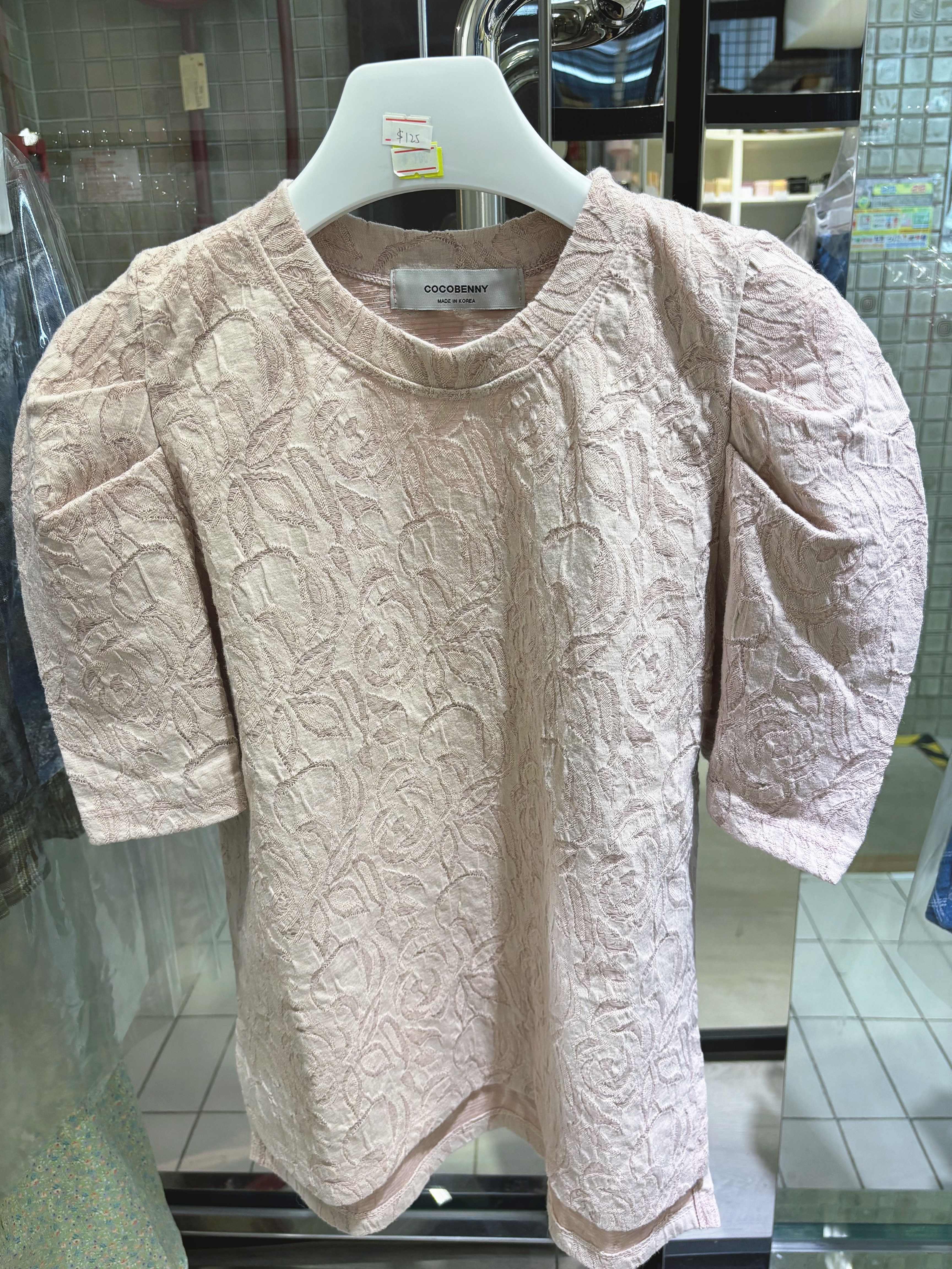 04{現貨} 🌸🌸粉色暗花公主袖衫🌸🌸（Made in Korea)🇰🇷