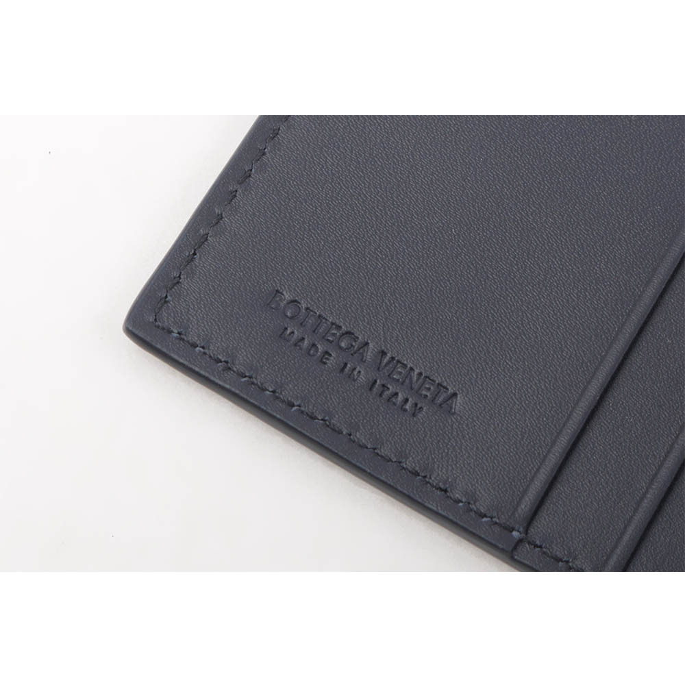 【BOTTEGA VENETA】小牛皮編織對開6卡短夾(星際藍) 222338 V4651 8836