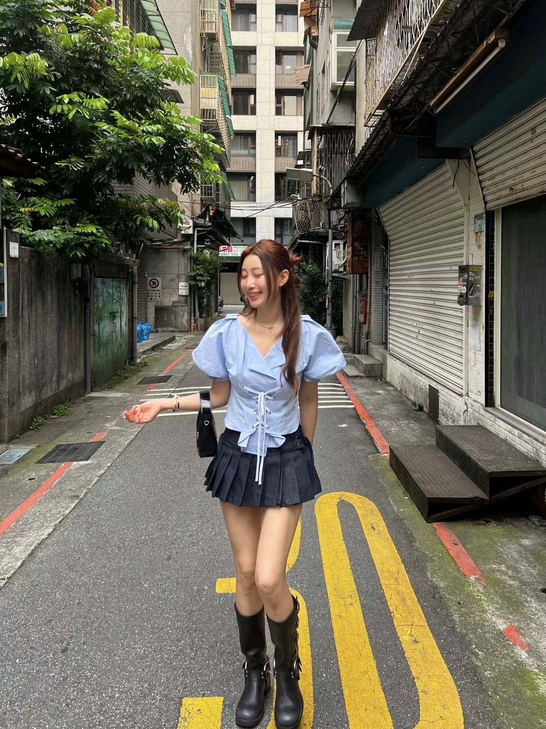 蓬袖綁帶收腰上衣