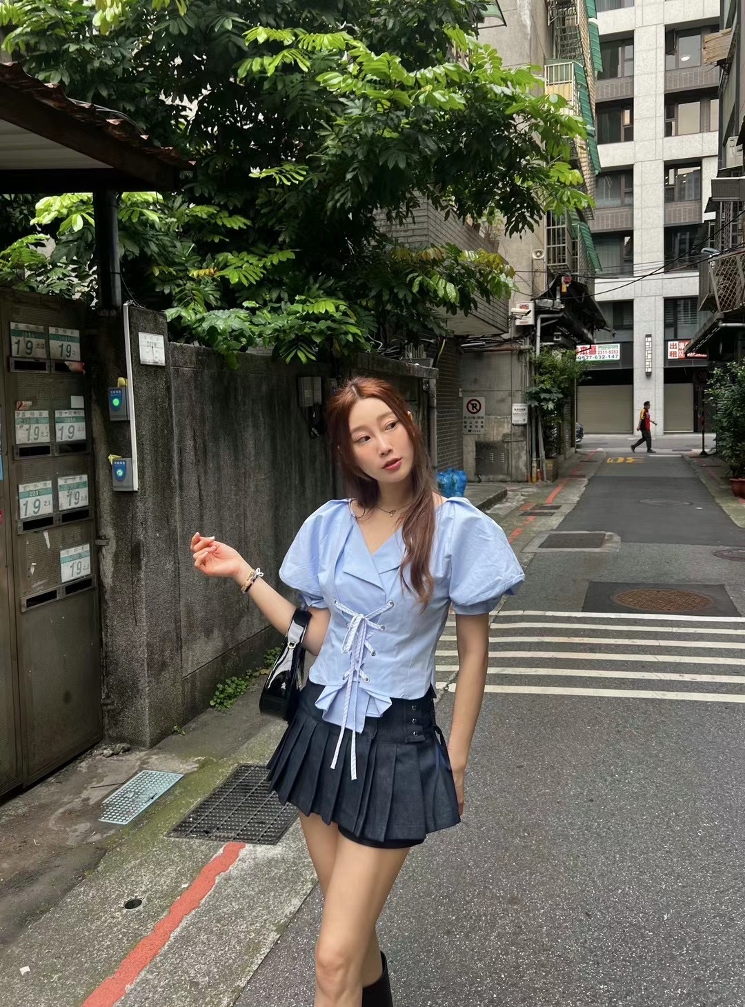 蓬袖綁帶收腰上衣