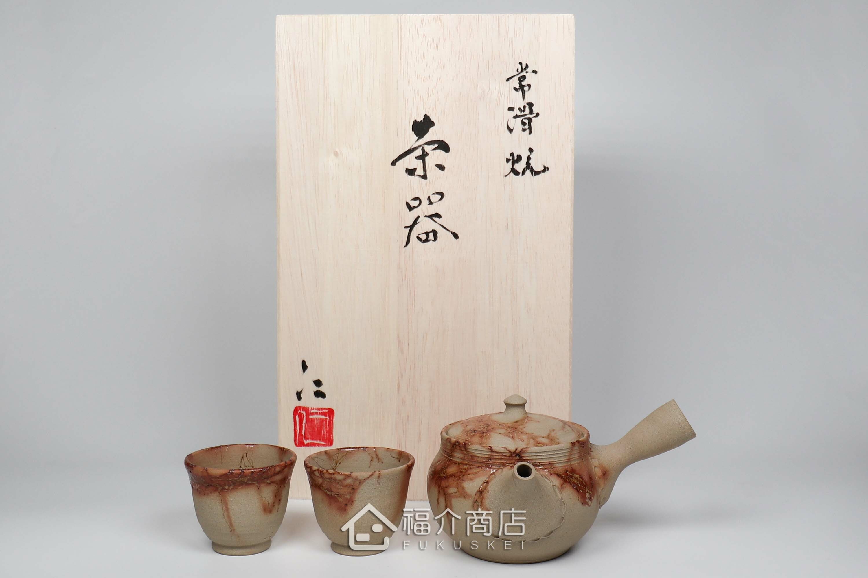 泡茶用的日本陶瓷茶壺與茶杯組合用木盒包裝