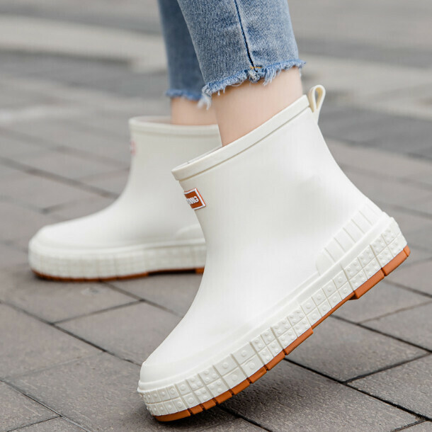 Anti-slip mid-barrel softsole rain boots (white HL3233-plus black silk-要選大2碼)(shoe code:36/37/38/39/40/41)(下單後聯絡客客袺認袼)