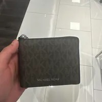 [S] MICHAEL KORS 36U2LCOF3B COOPER BILLFOLD W ZIP CN PKT,BROWN/BLACK, 196163464541 (SMK878)