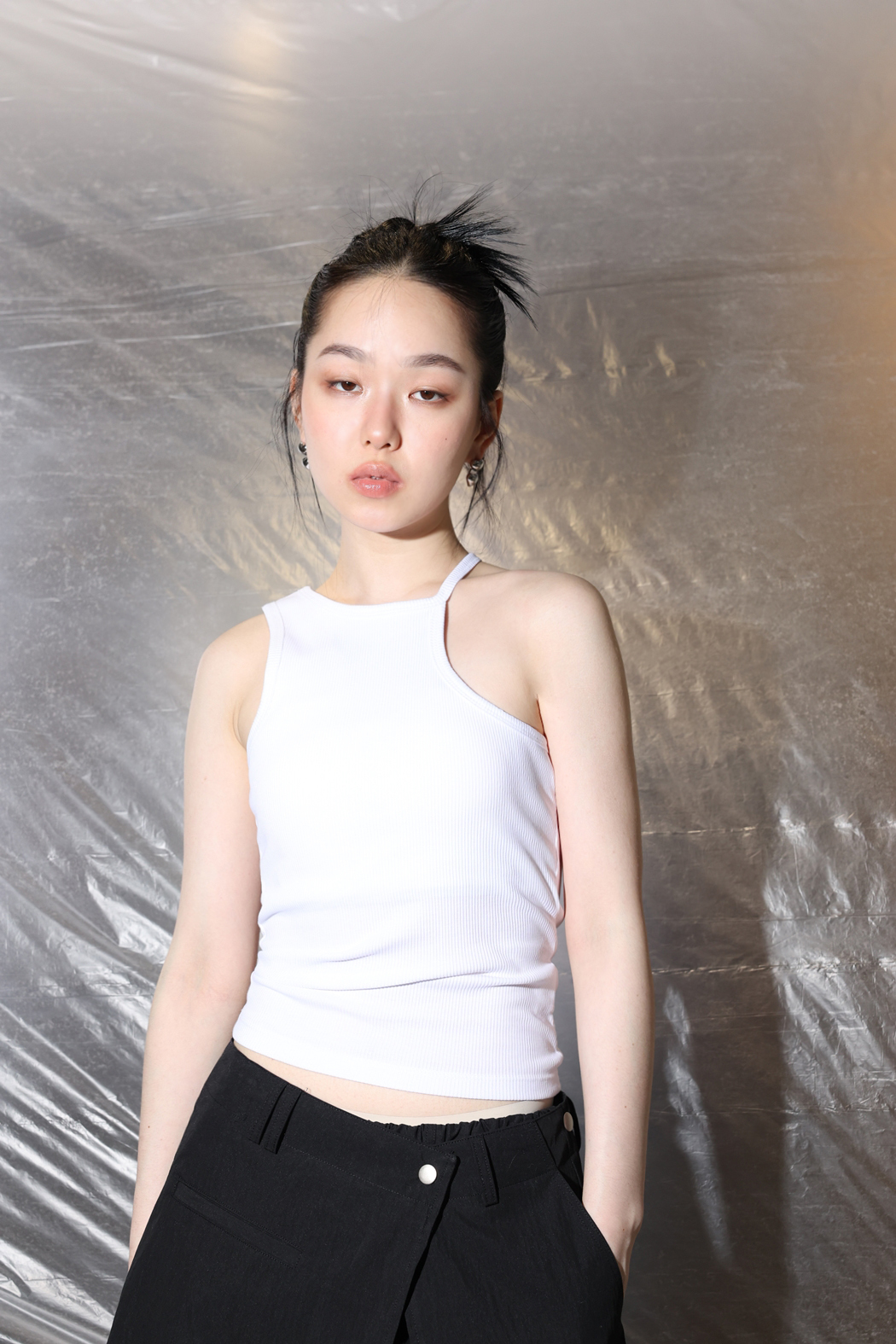 肩帶不規則bra top-白