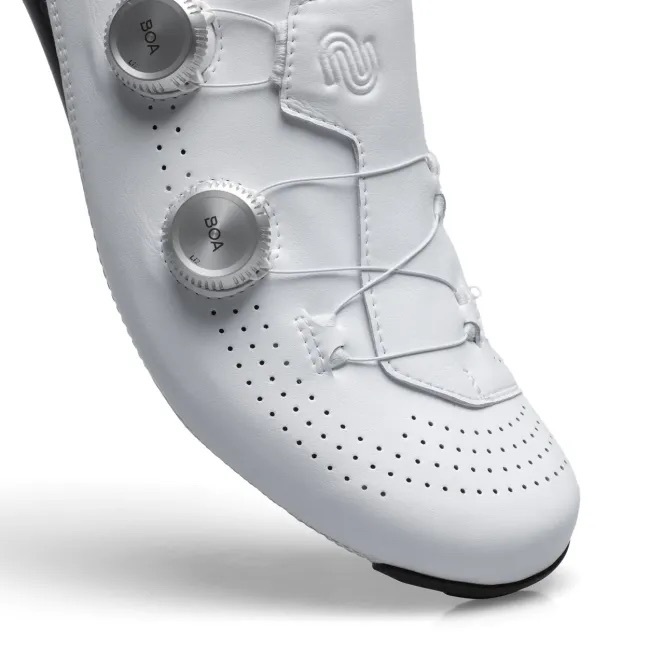 【Nimbl】全新頂級卡鞋 Exceed Ultimate Glide 白銀/White Silver