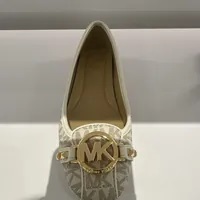 [S] MICHAEL KORS FULTON MOC MK SIG SM/PYRAMIND STUDS,VANILLA, 49T8FUFR1B-VANILLA (SMK892)