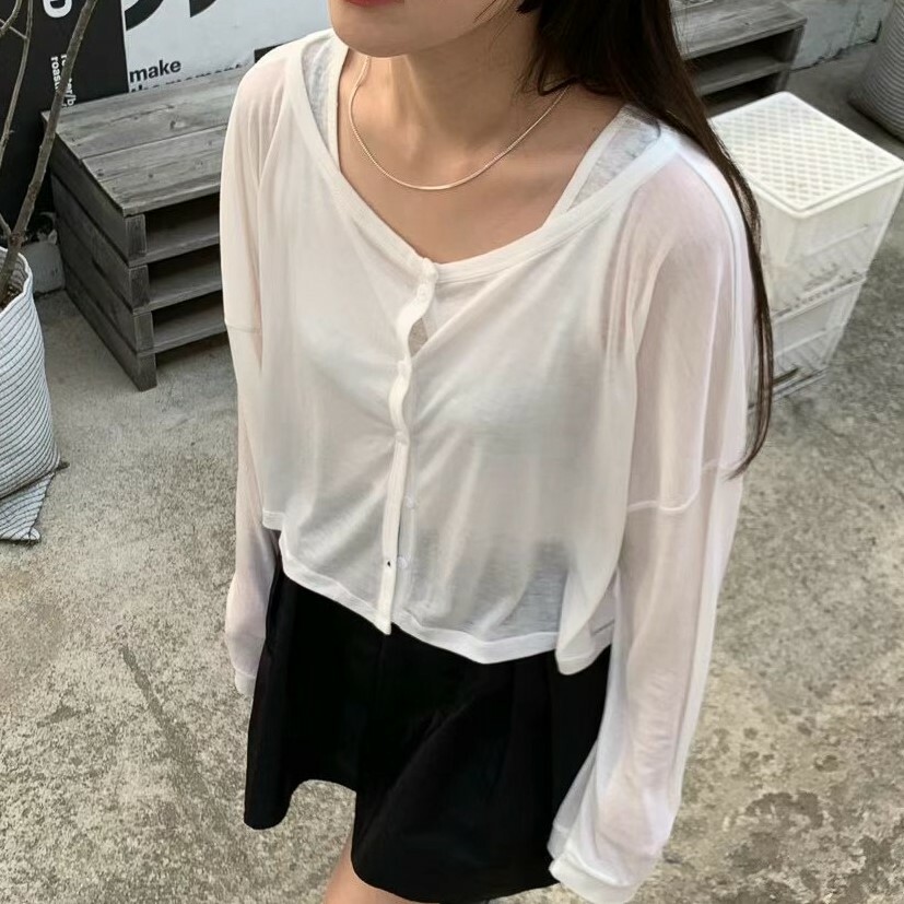夏日推薦-薄滑料排釦上衣外(白)