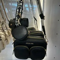 [S] MICHAEL KORS 35S2GTTC6L JET SET ITEM MD PKT XBDY W ATTCH LEATHER,BLACK, 196163083735 (SMK902)