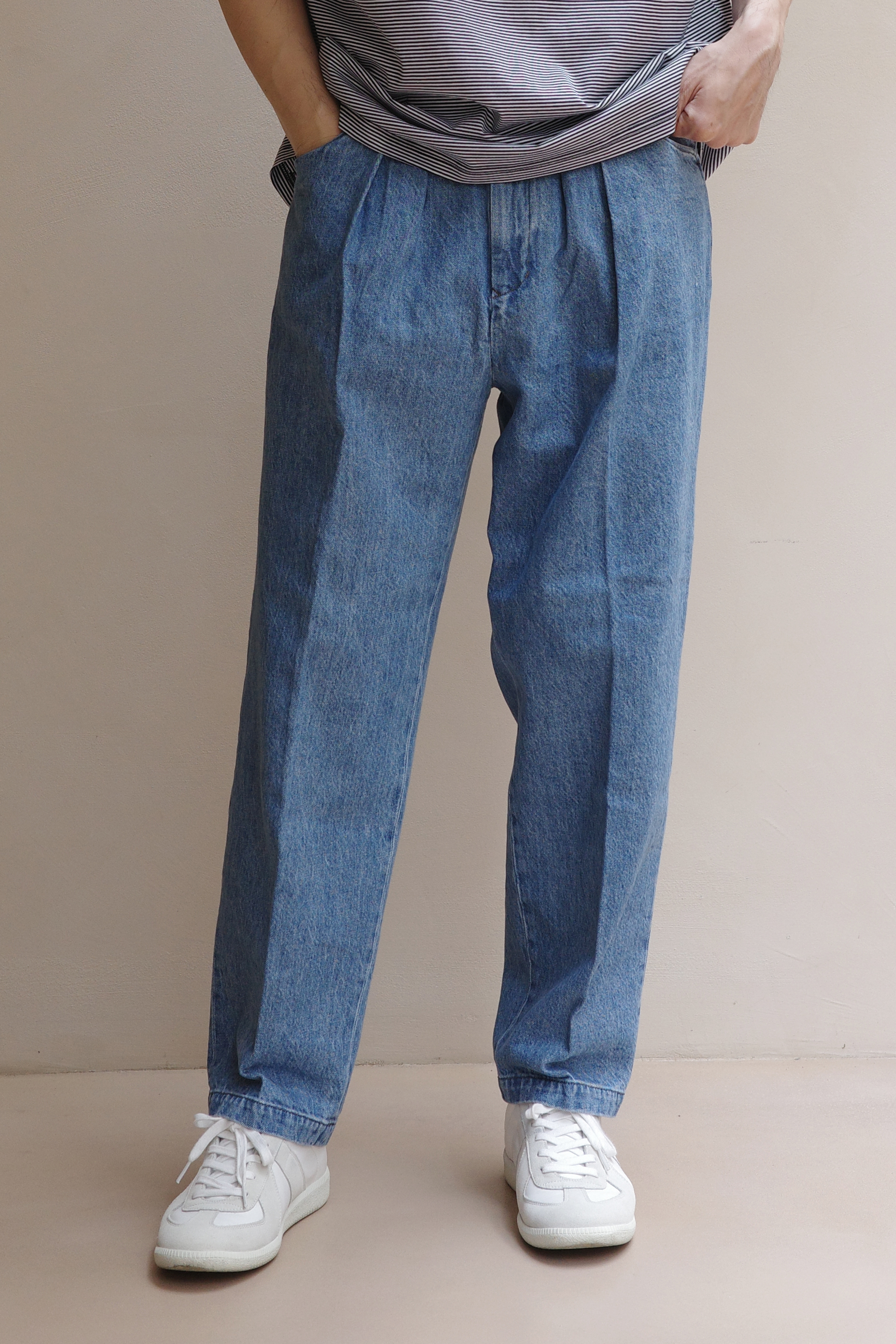 FARAH TWO TUCK WIDE TAPERED PANTS (3COL) FARAH TWO TUCK WIDE TAPERED PANTS (3COL)