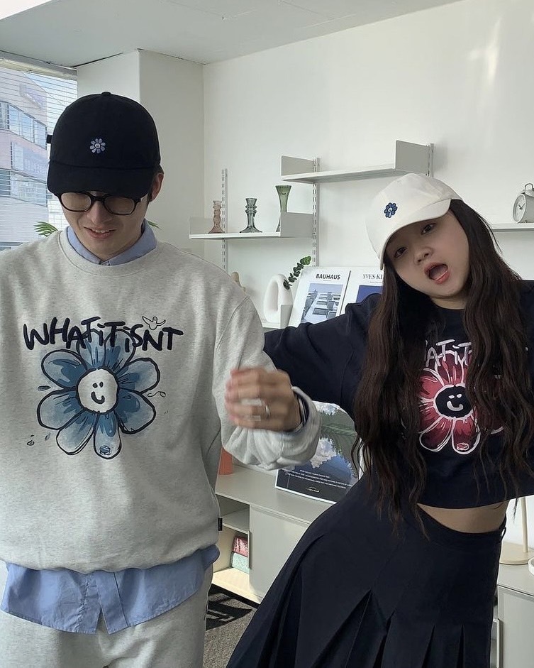 【代購】What it isn't 小飛人 花朵 刺繡 休閒帽 遮陽 鴨舌棒球帽 MG2401CA04