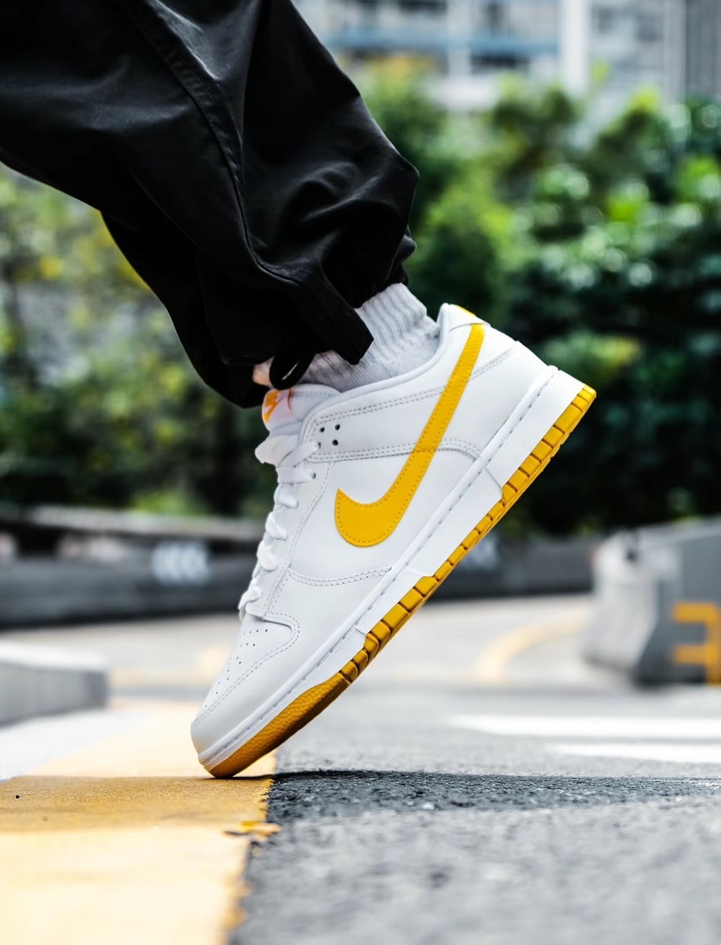 KTQ STORE ‧ Nike Dunk Low University Gold 白黃 男女  DV0831-110