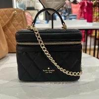[S] KATE SPADE KG422 CAREY SMOOTH QUILTED TRUNK CROSSBODY BAG,BLACK, 196021438332 (SKS995)
