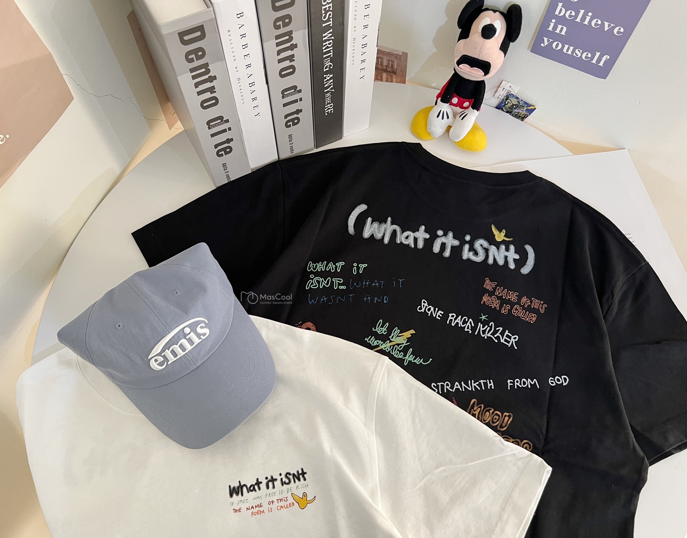 What it isnt 背面塗鴉短袖